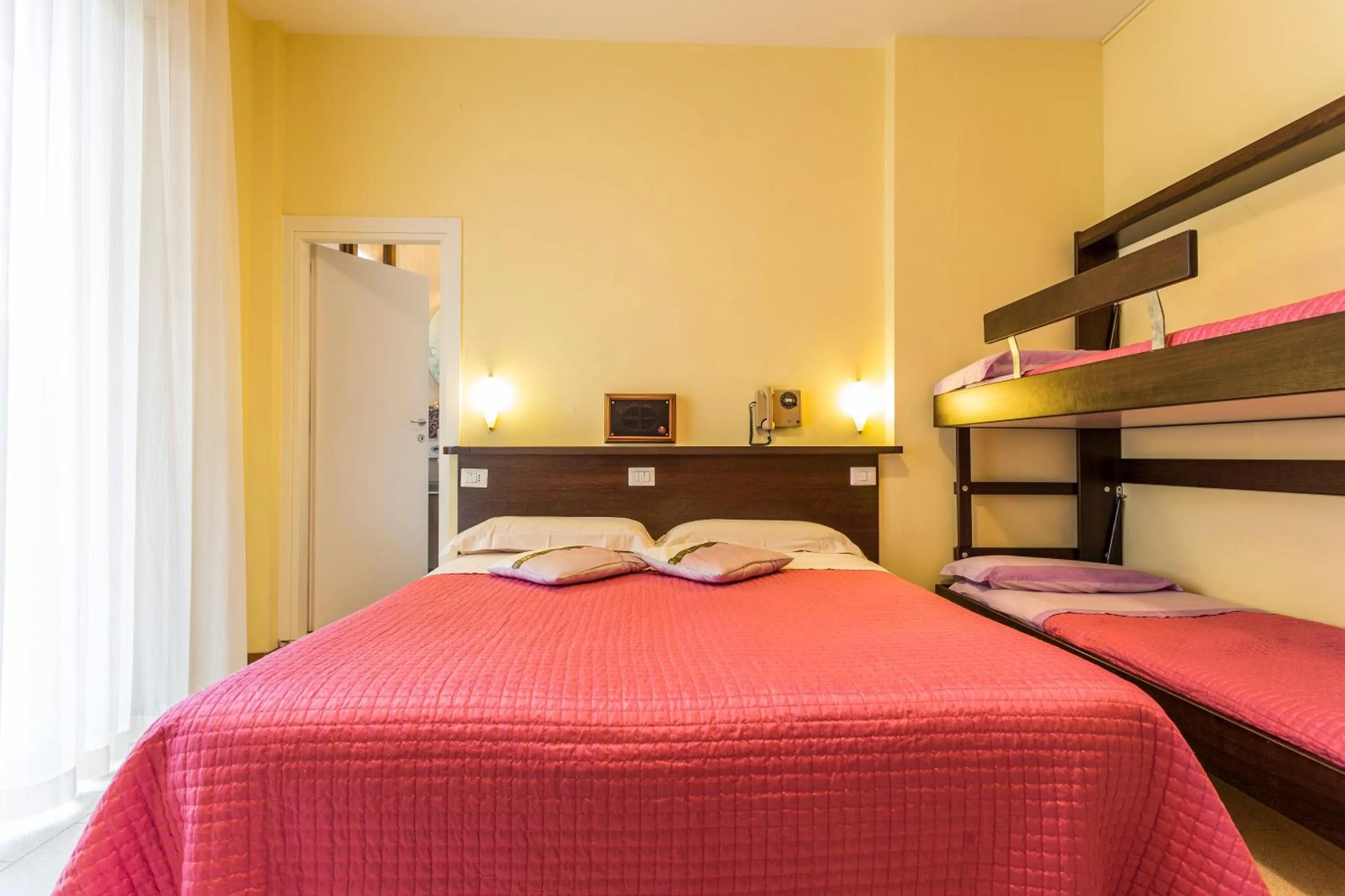 Day, Bed in Hotel Deborah