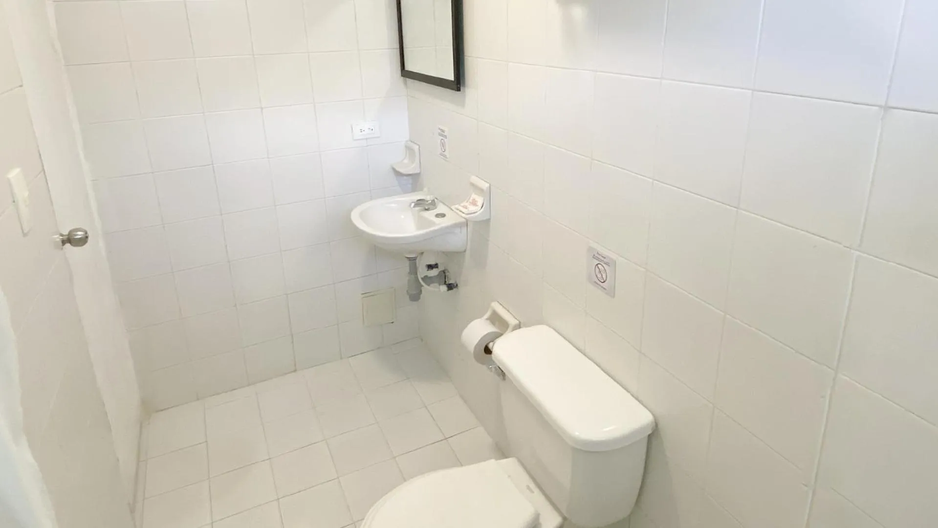 Shower in Hotel Blue Reef by On vacation