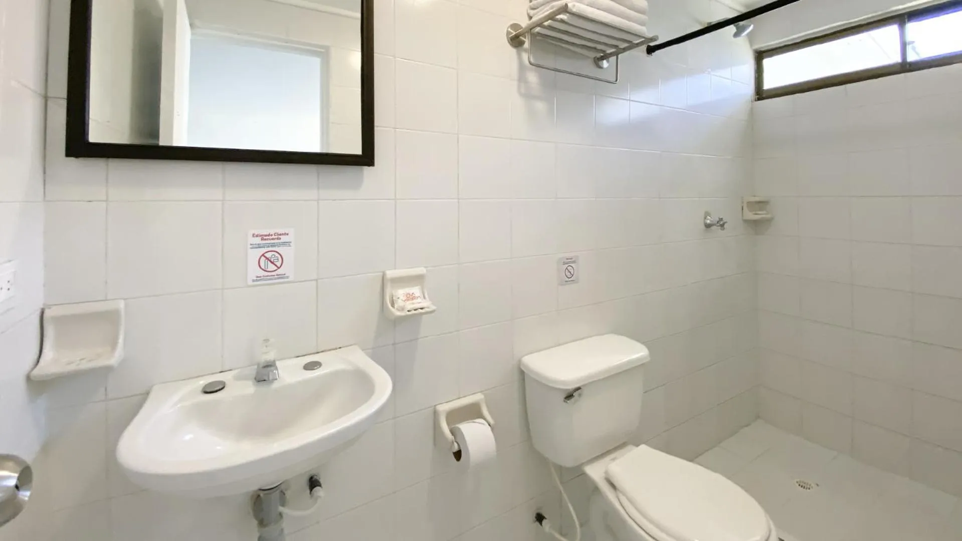 Shower in Hotel Blue Reef by On vacation