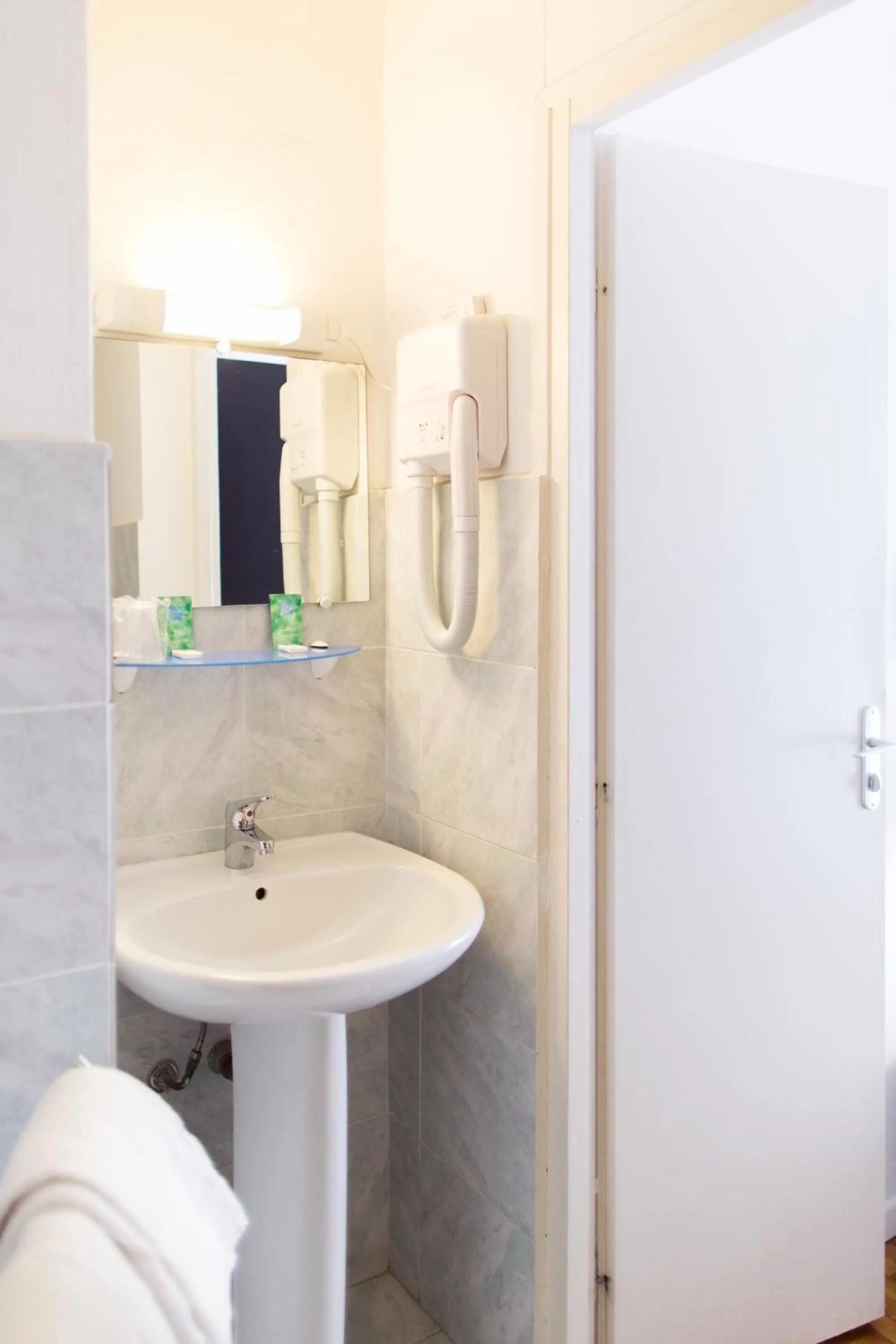 Bathroom in Esperanto