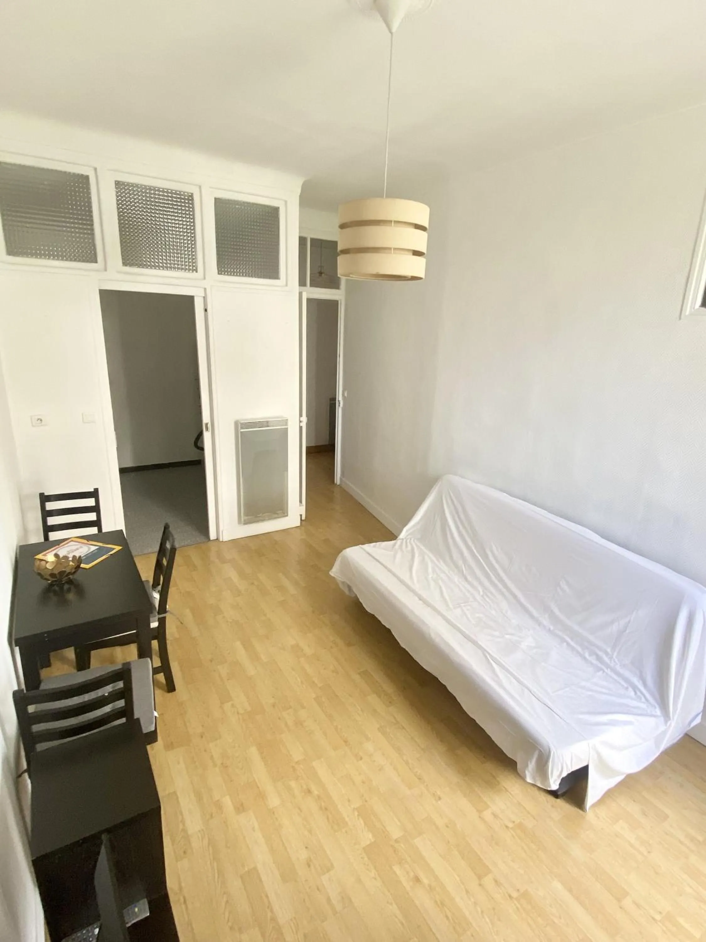 Living room, Bed in Esperanto