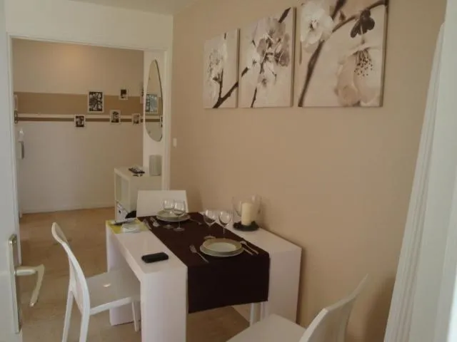 Dining area in Esperanto