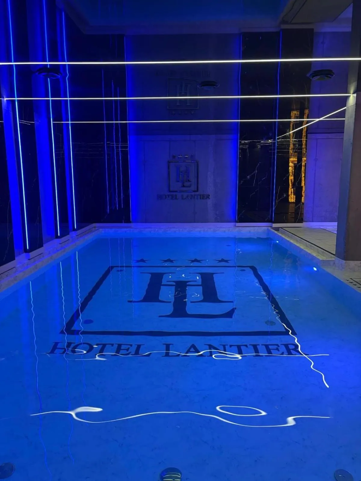 Swimming pool in Apartamenty Katowice by Lantier - Swimming Pool Zone