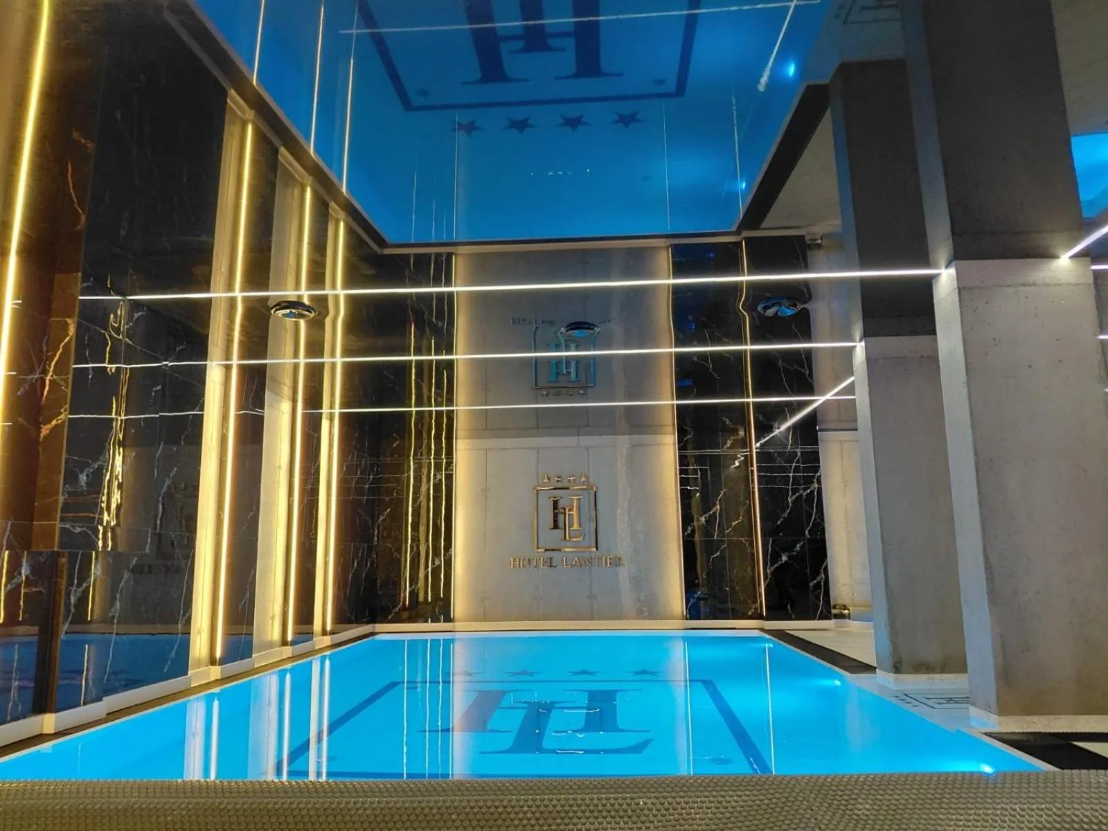 Apartamenty Katowice by Lantier - Swimming Pool Zone