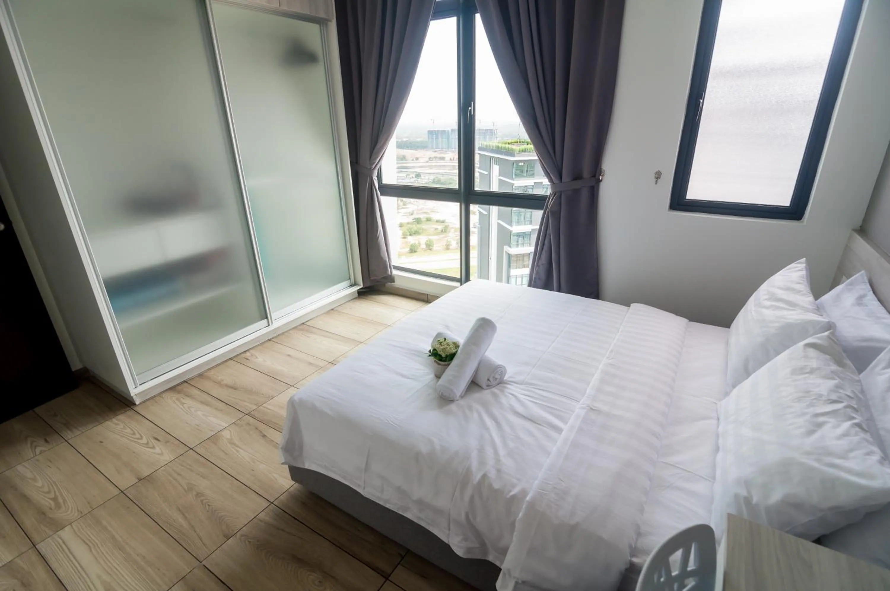 Bed in Kenwingston Square Garden By IdealHub