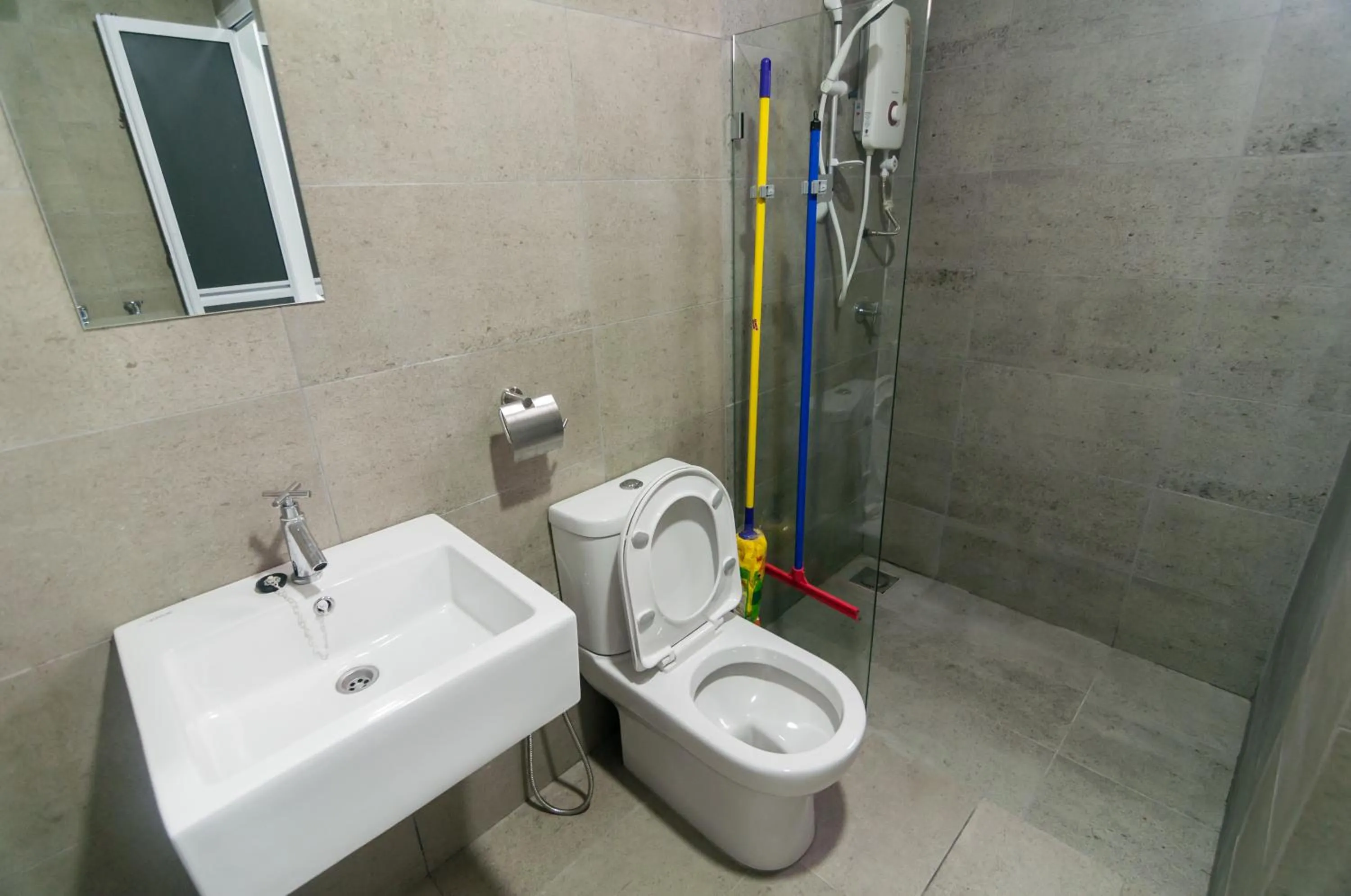 Kenwingston Square Garden By IdealHub