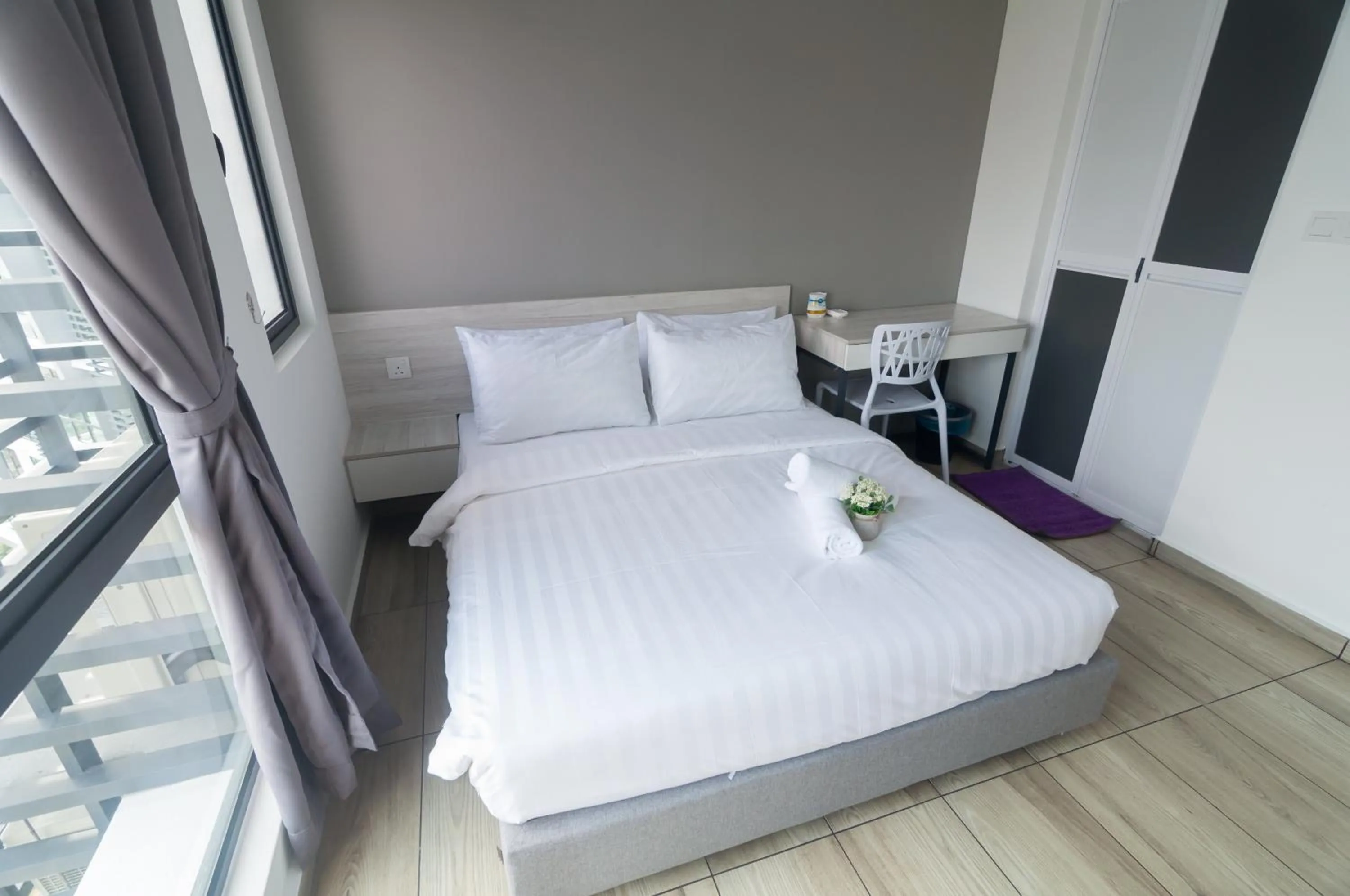 Bed in Kenwingston Square Garden By IdealHub