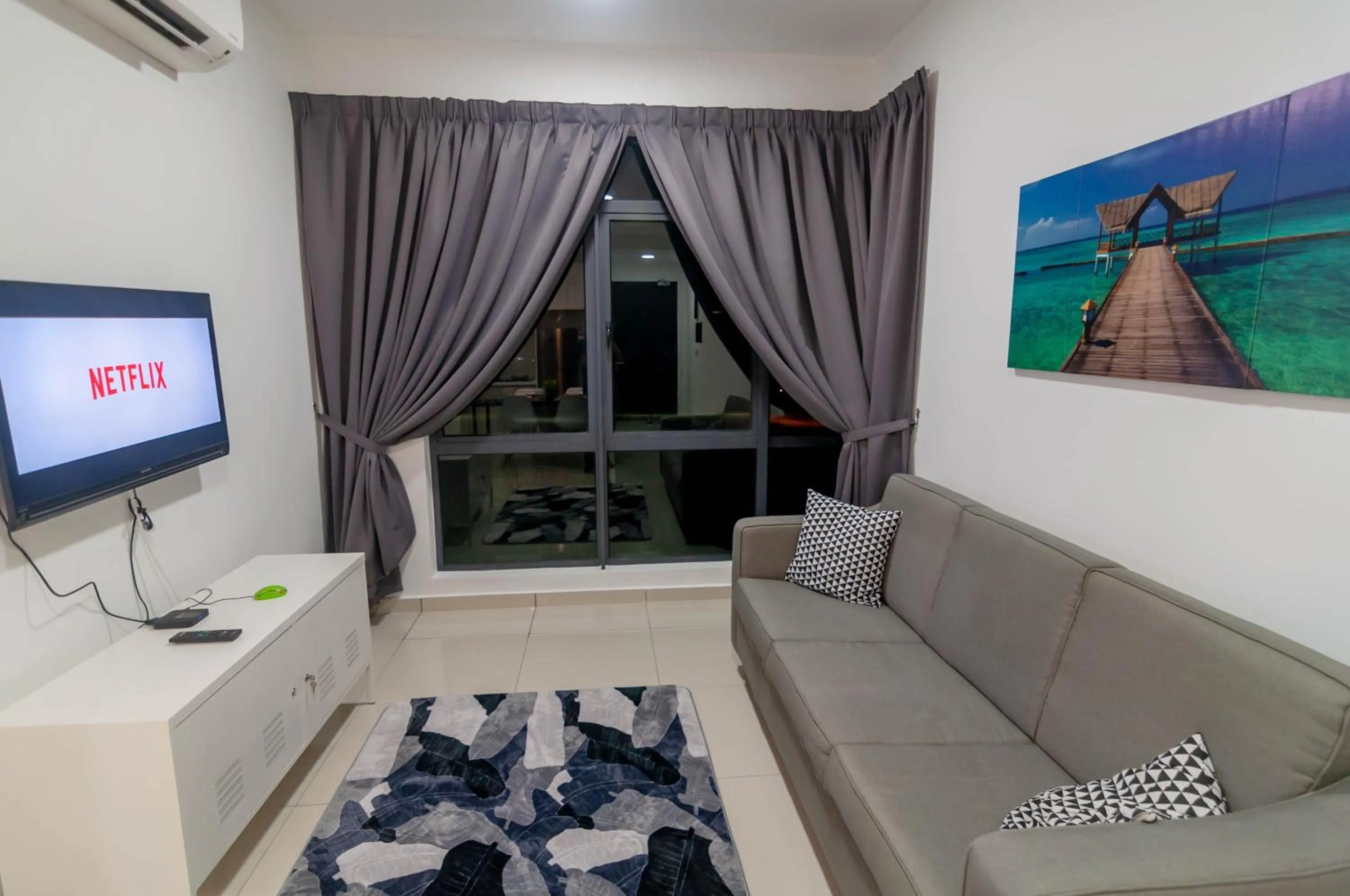 Kenwingston Square Garden By IdealHub