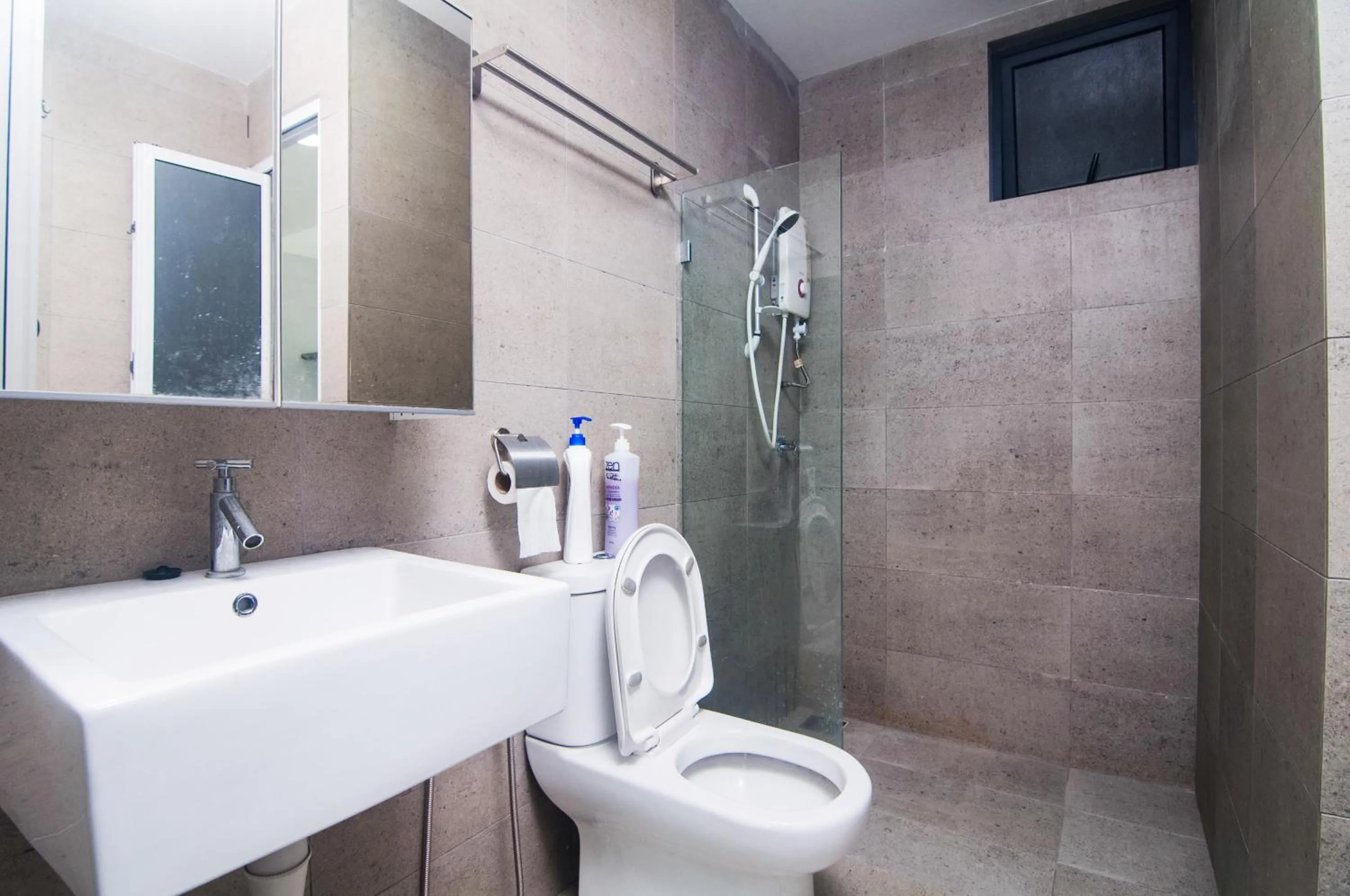 Kenwingston Square Garden By IdealHub