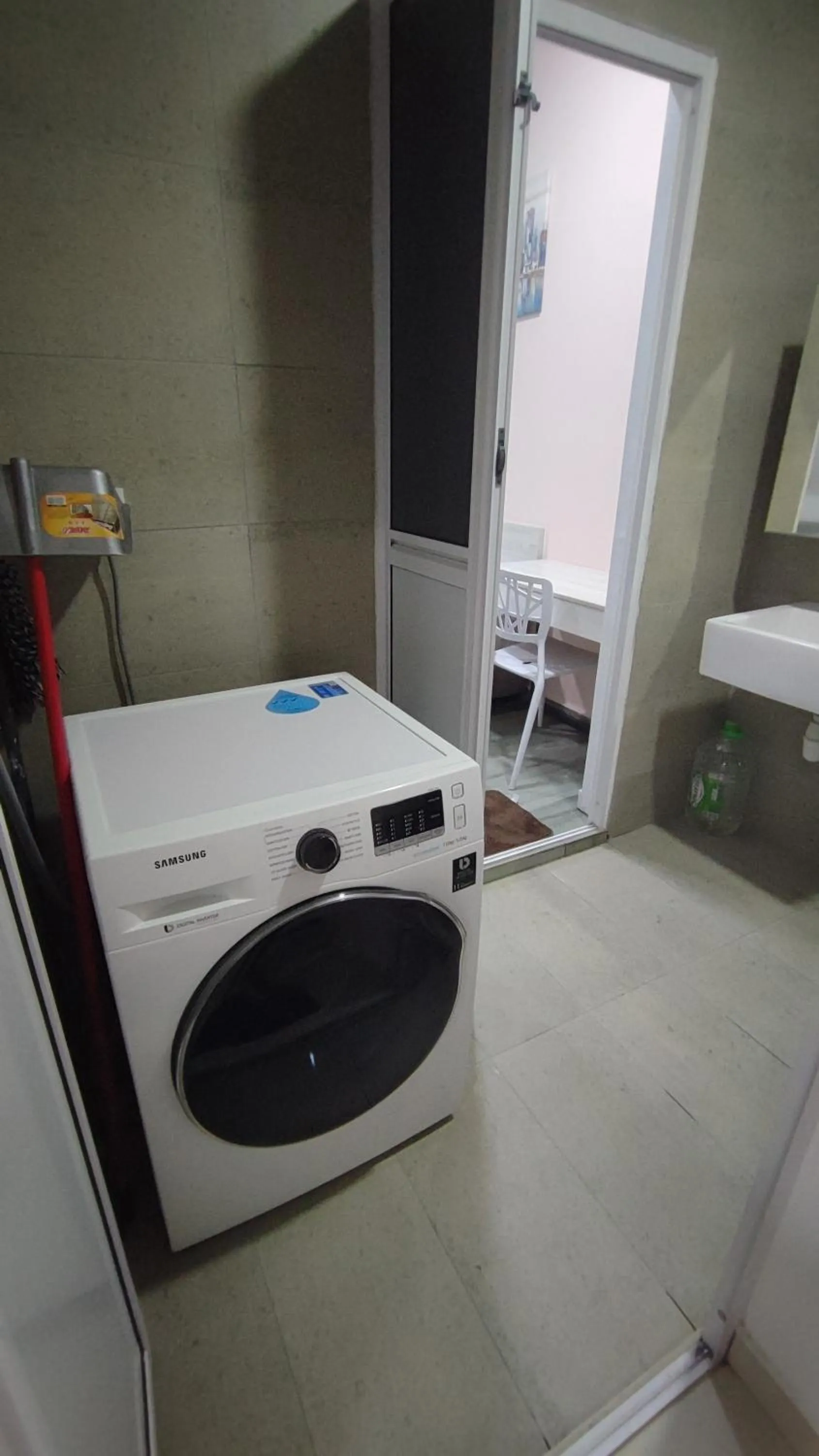 Kenwingston Square Garden By IdealHub