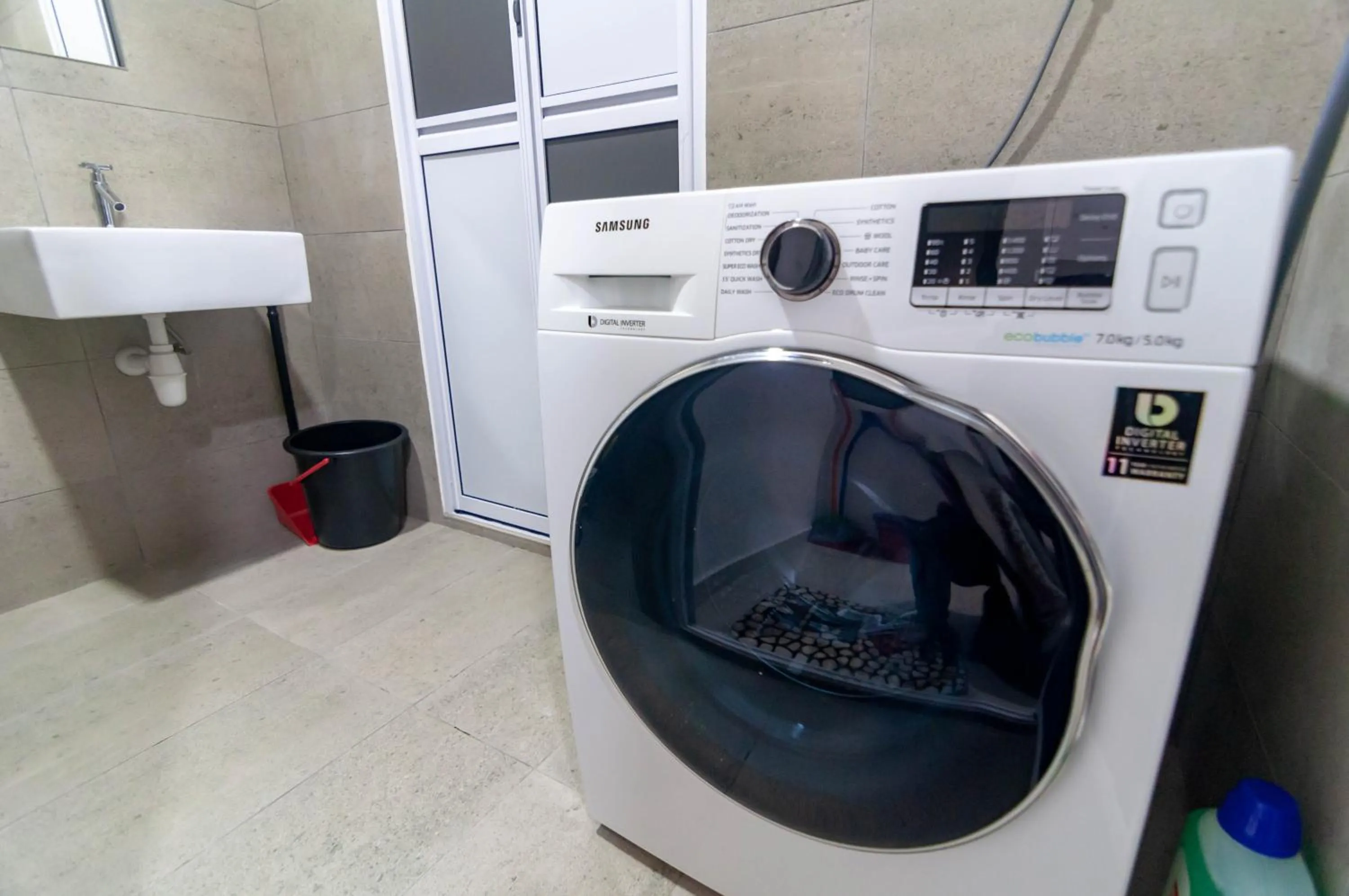 Kenwingston Square Garden By IdealHub