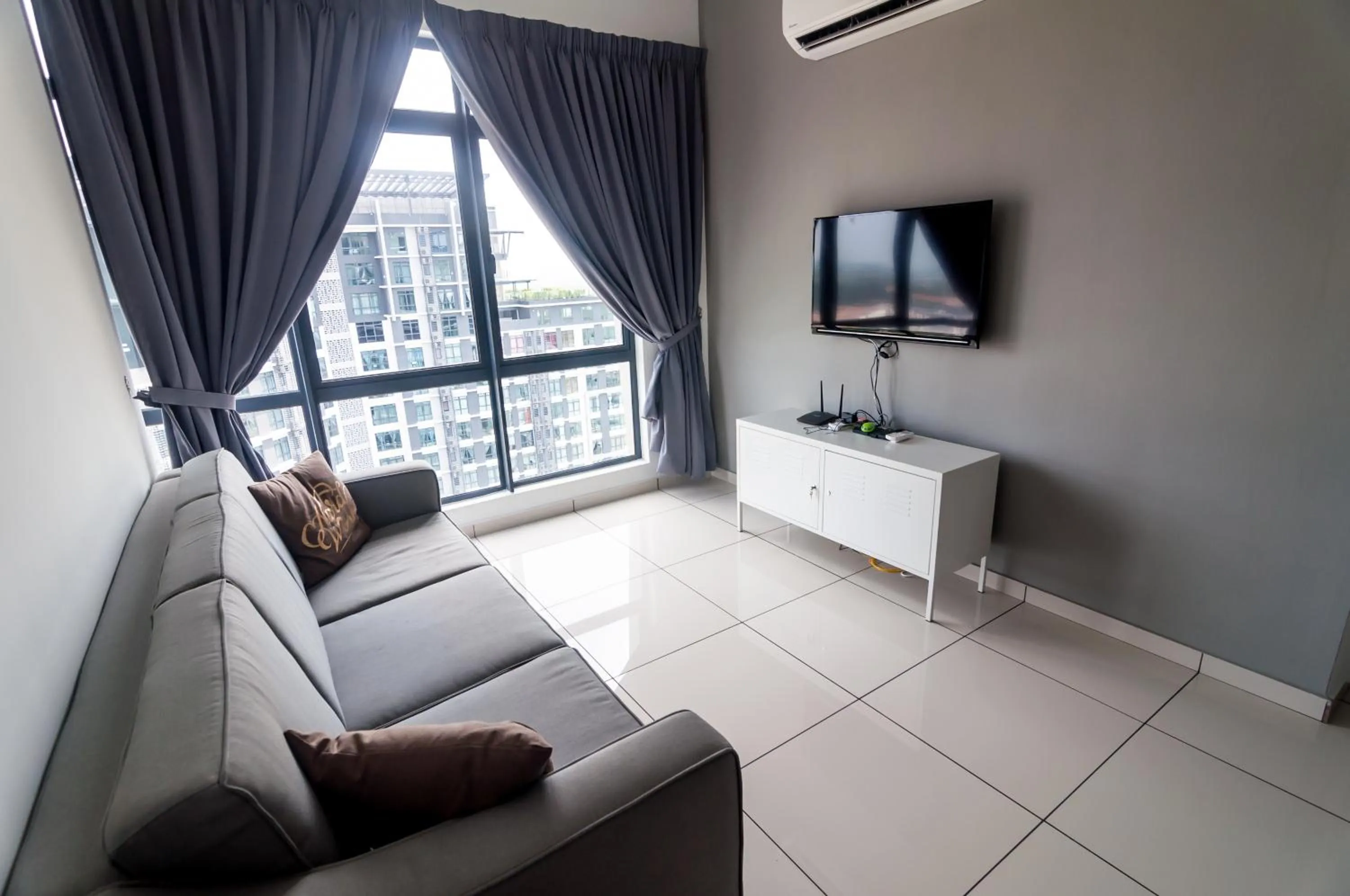 Kenwingston Square Garden By IdealHub