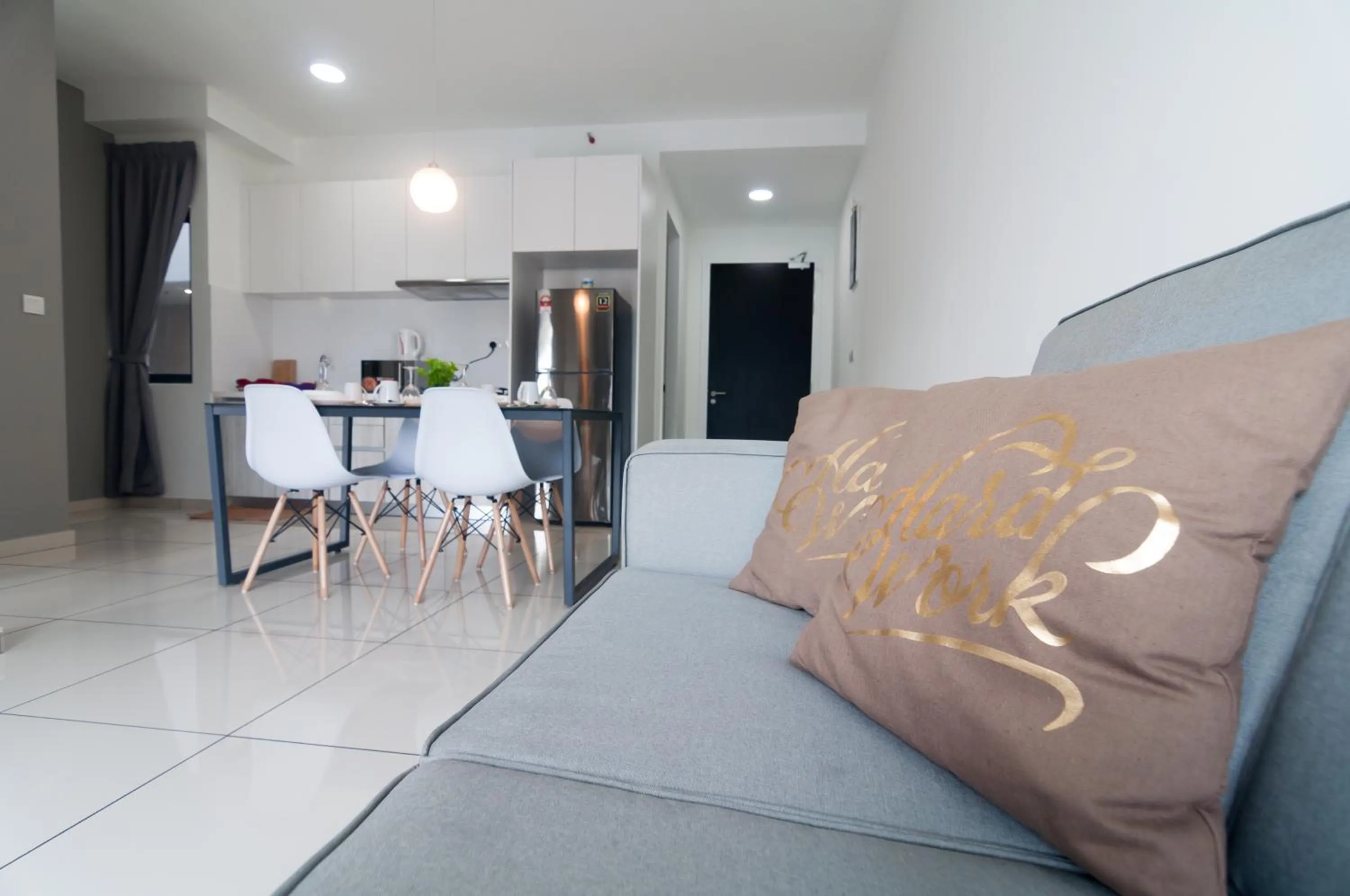 Kenwingston Square Garden By IdealHub