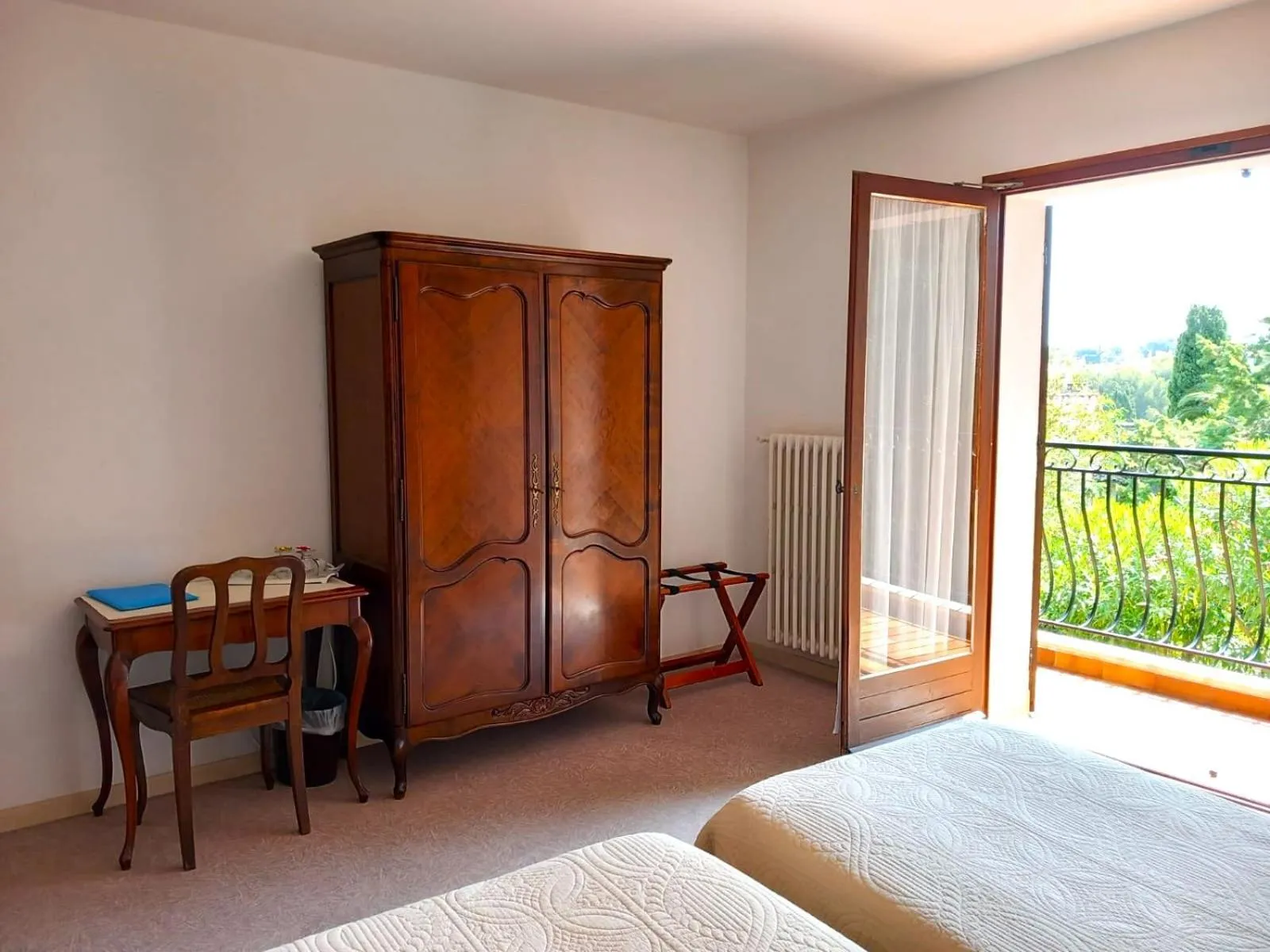 wardrobe in Hôtel Cap Soleil