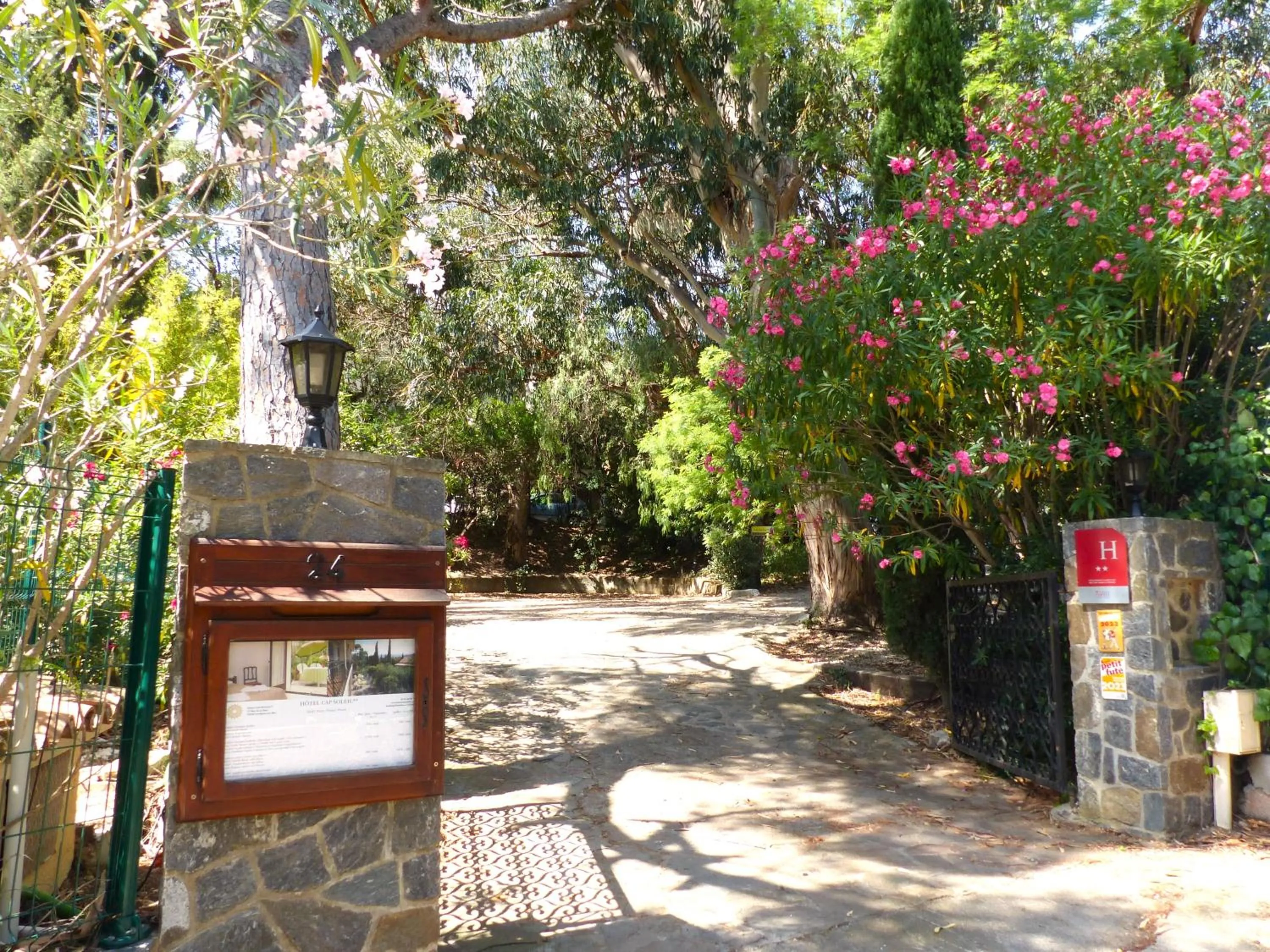 Facade/entrance in Hôtel Cap Soleil