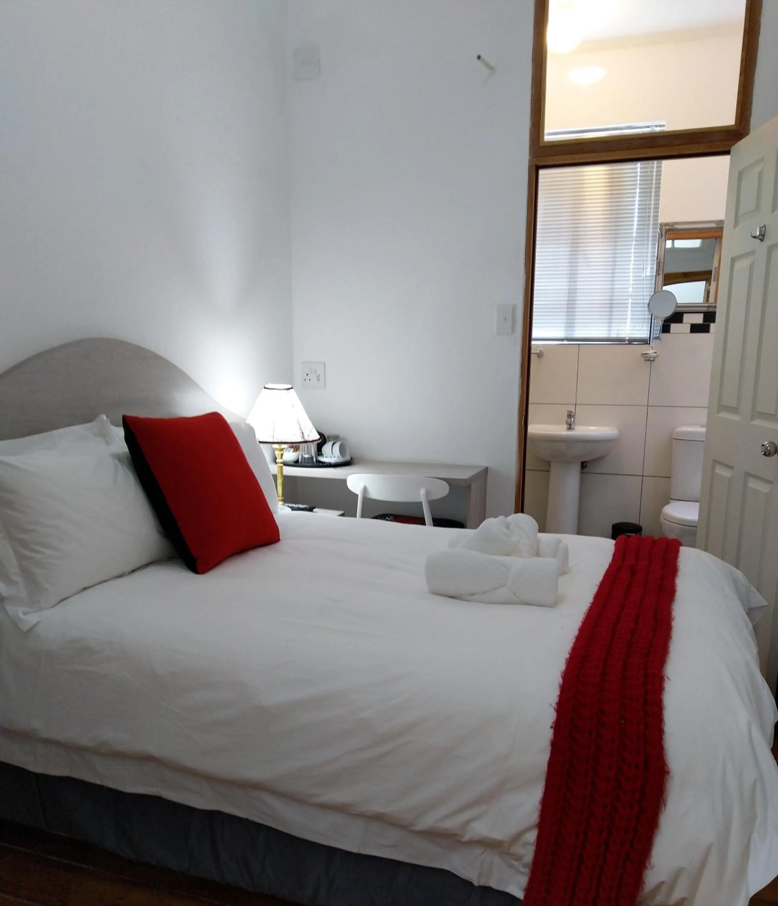 Bed in Savoy Hotel Beaufort-West