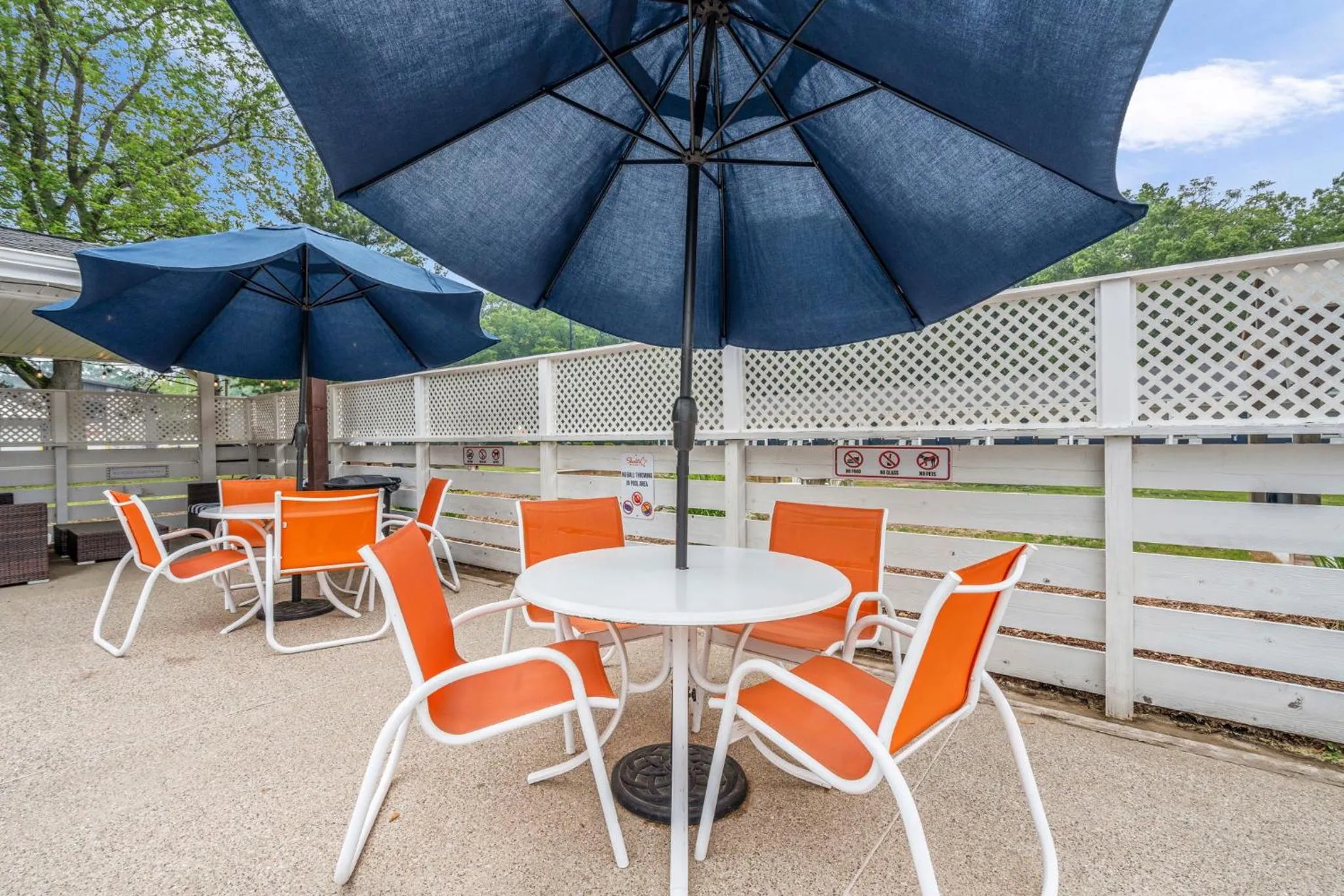 Swimming pool in Starlite Resort