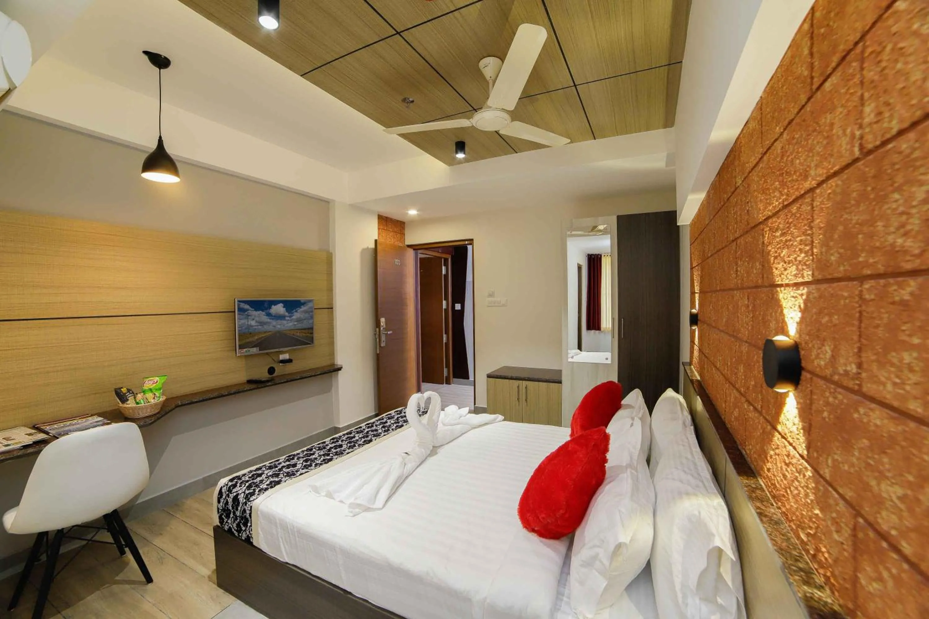 Photo of the whole room, Bed in Bhavanam Regency Guruvayoor