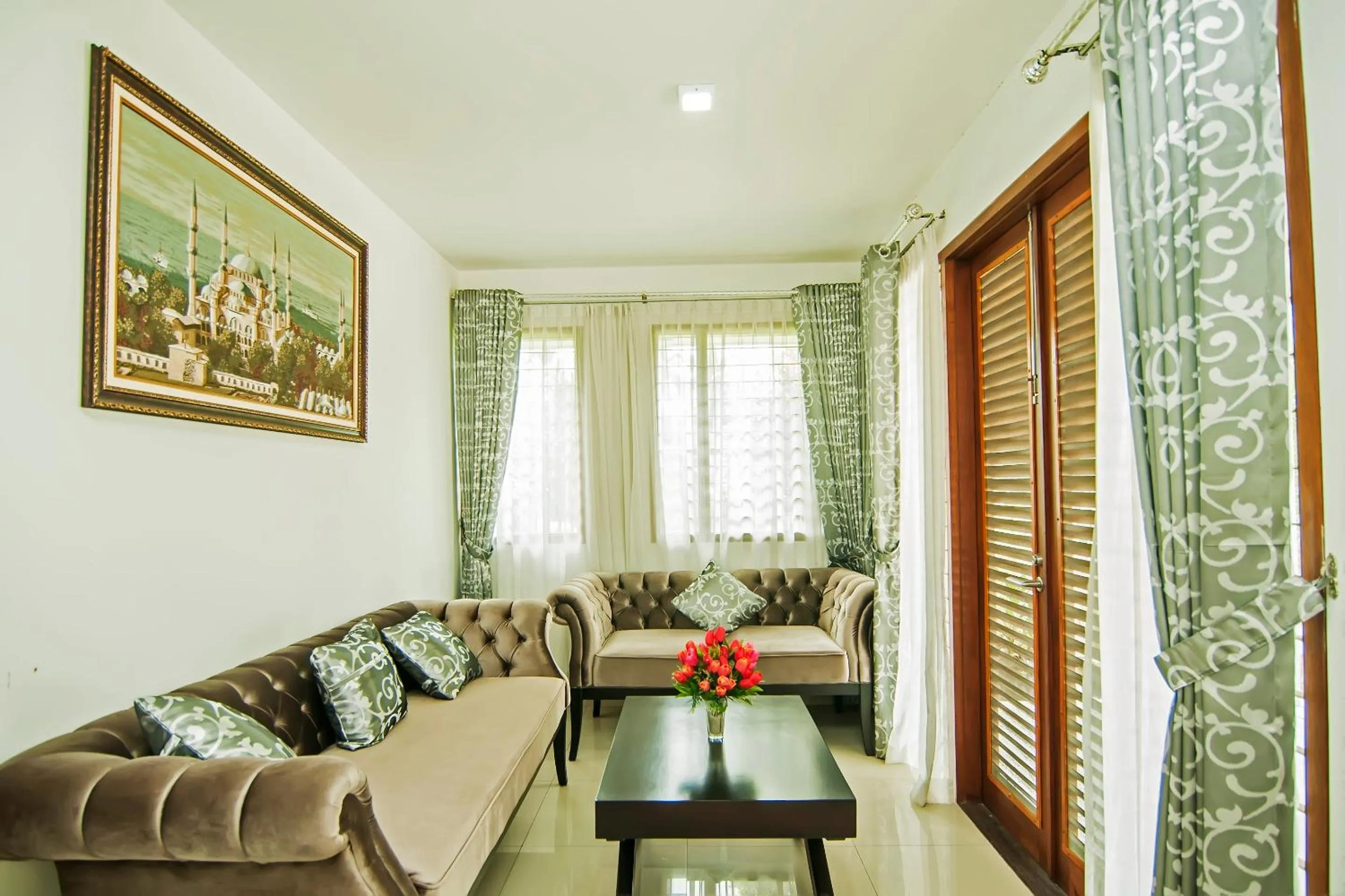 Seating area in OYO 882 Puri Gevana Guest House