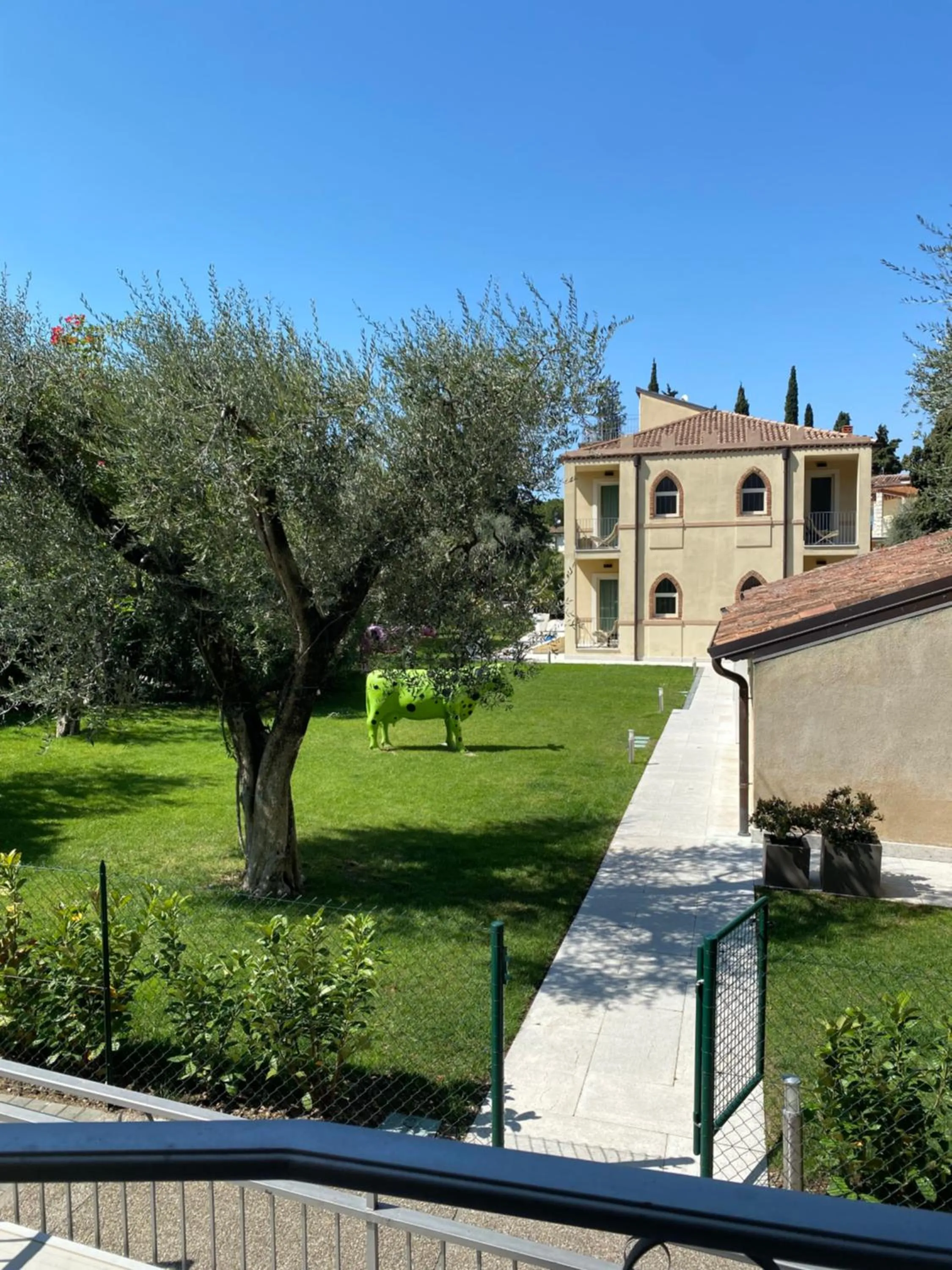 Garden view in Hotel Baia dei Pini