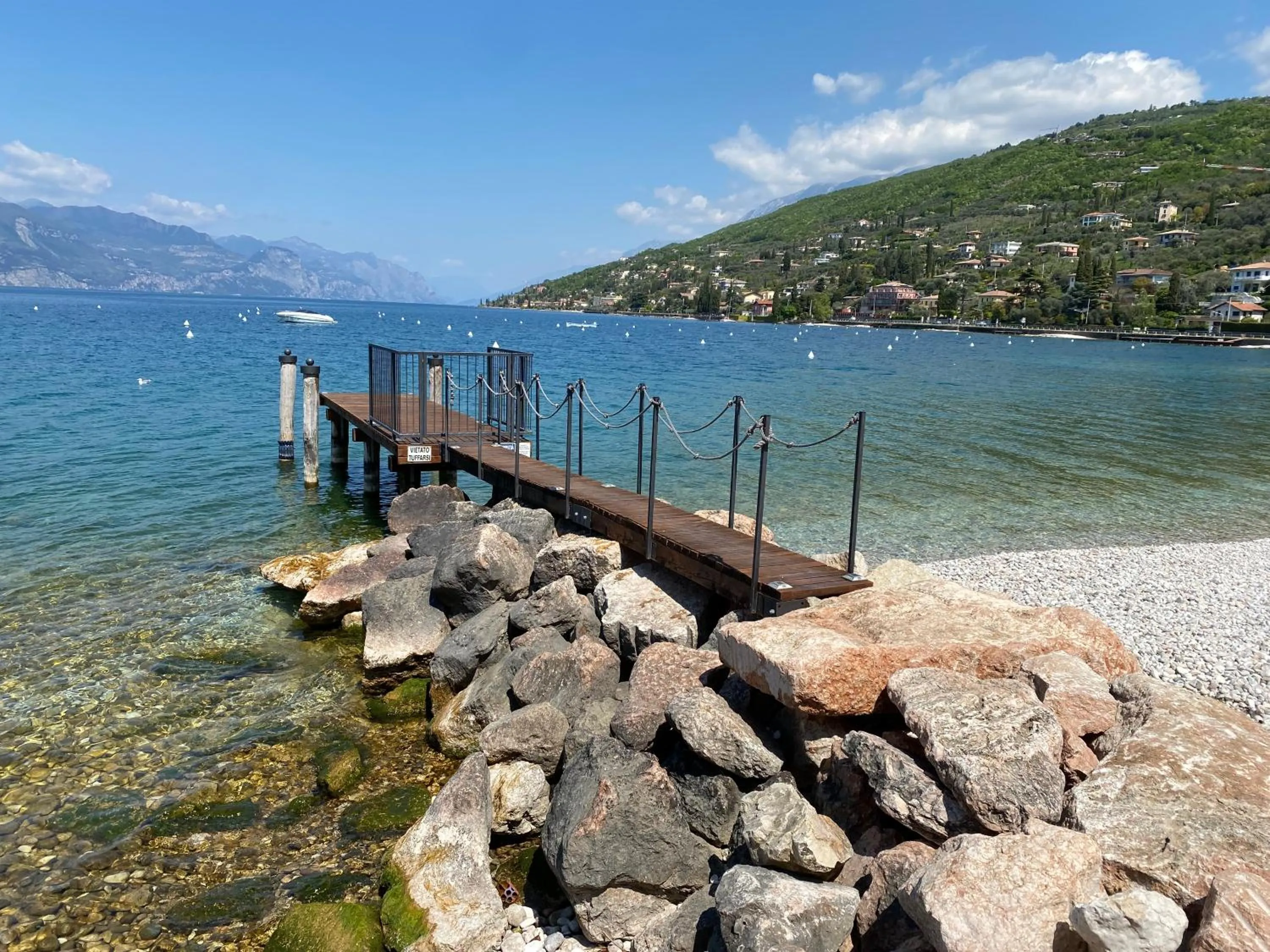 Lake view in Hotel Baia dei Pini