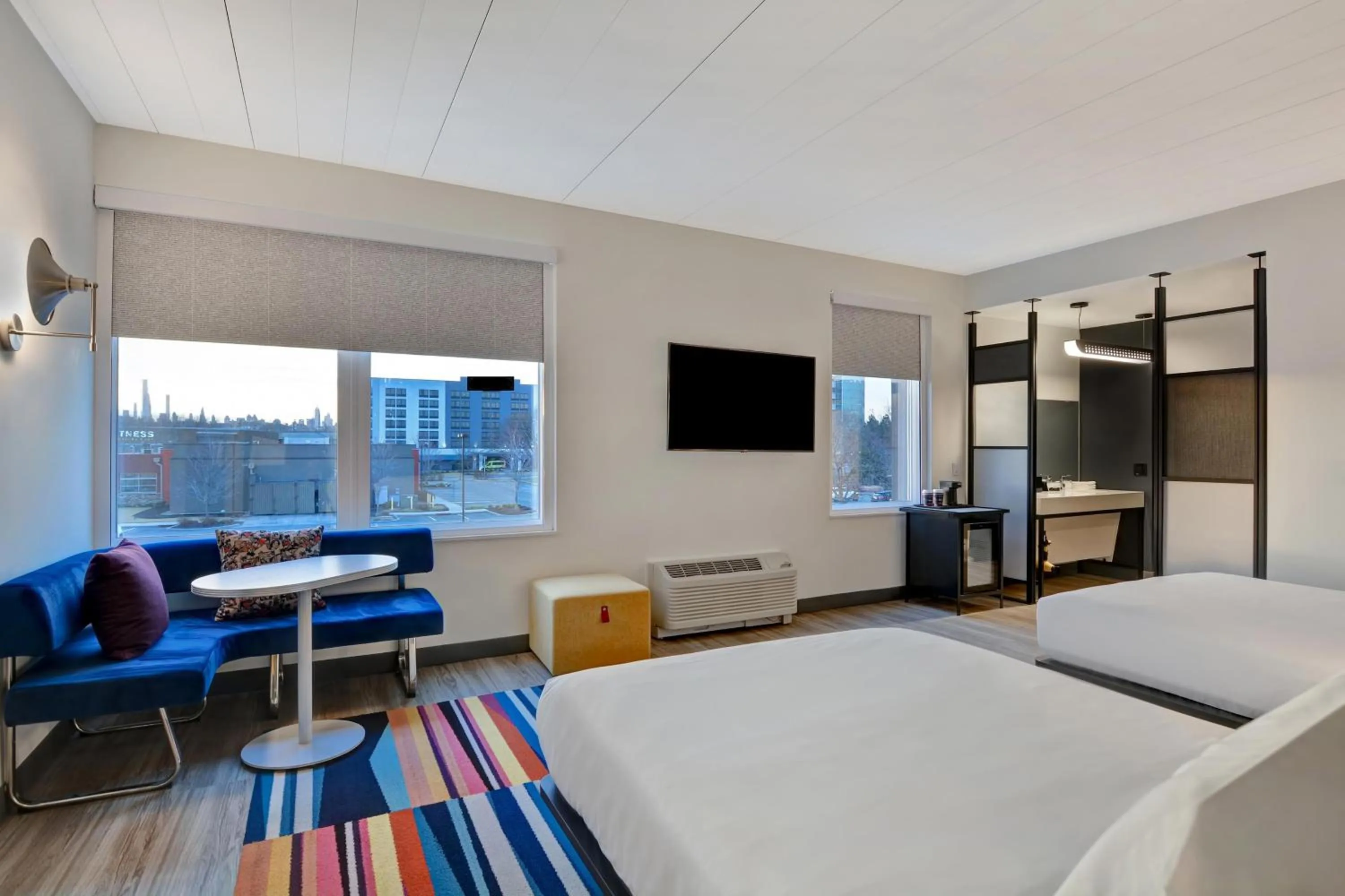 Photo of the whole room, Bed in Aloft Secaucus Meadowlands