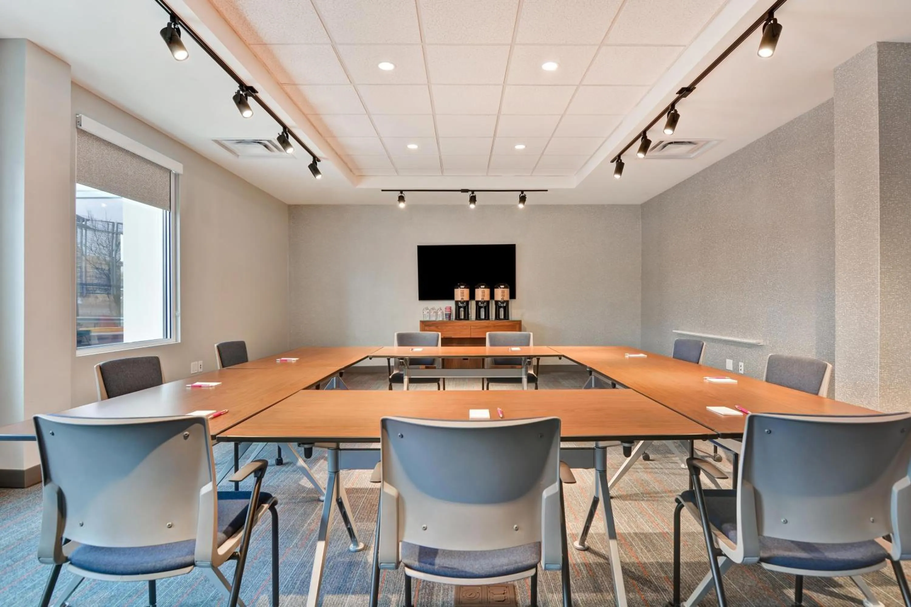 Meeting/conference room in Aloft Secaucus Meadowlands