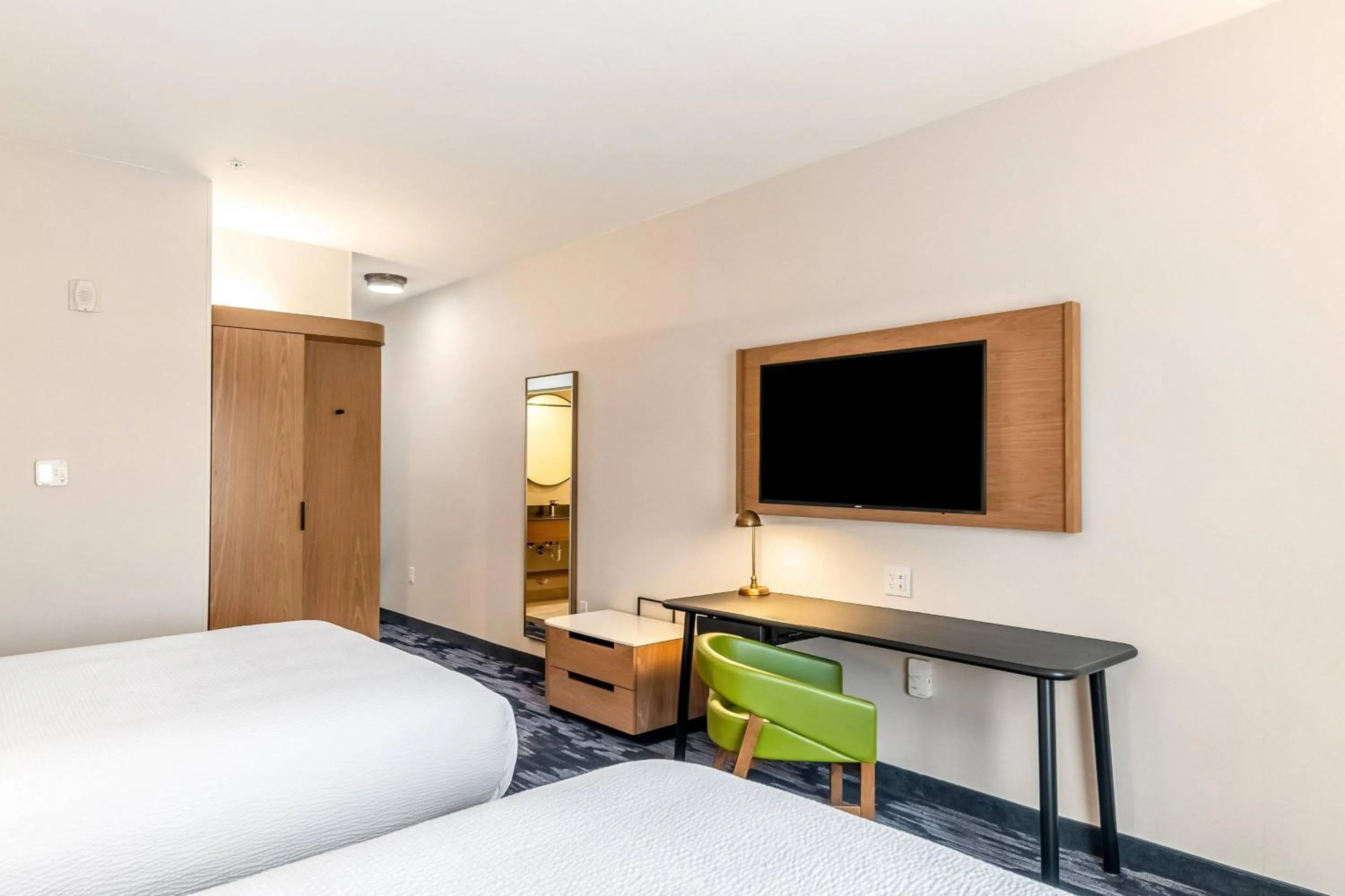 Photo of the whole room, Bed in Fairfield Inn & Suites by Marriott Gainesville I-35