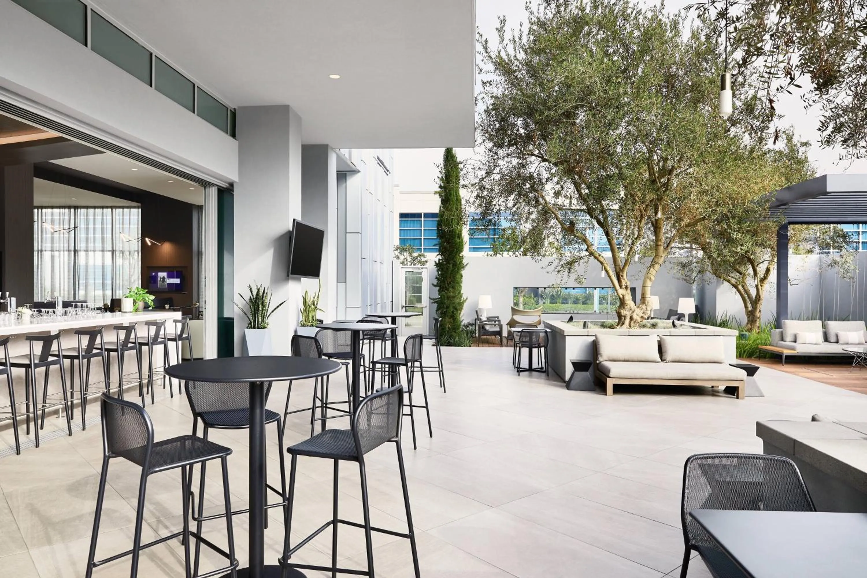 Lounge or bar in AC Hotel by Marriott Los Angeles South Bay