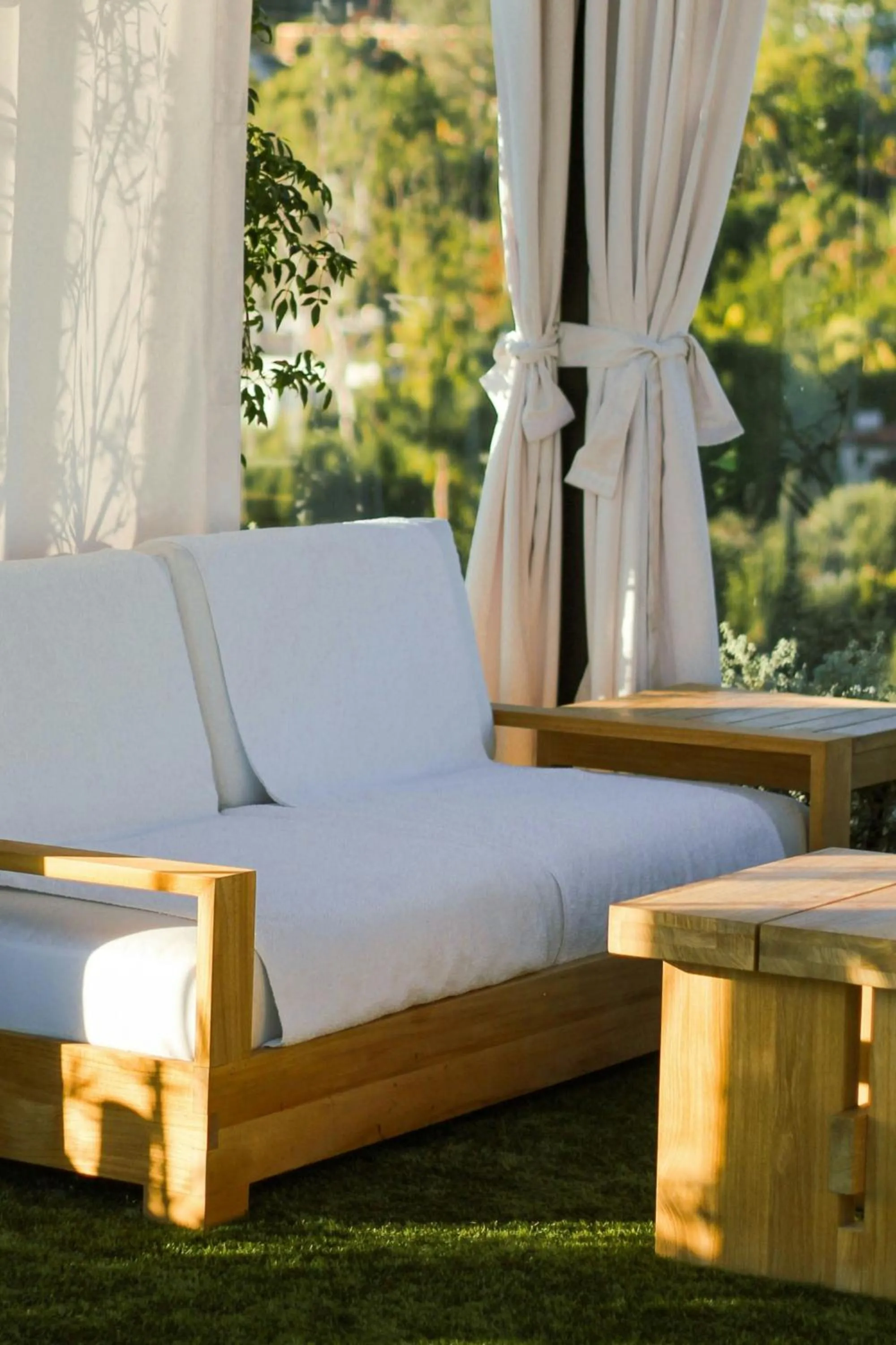 Swimming pool in The West Hollywood EDITION