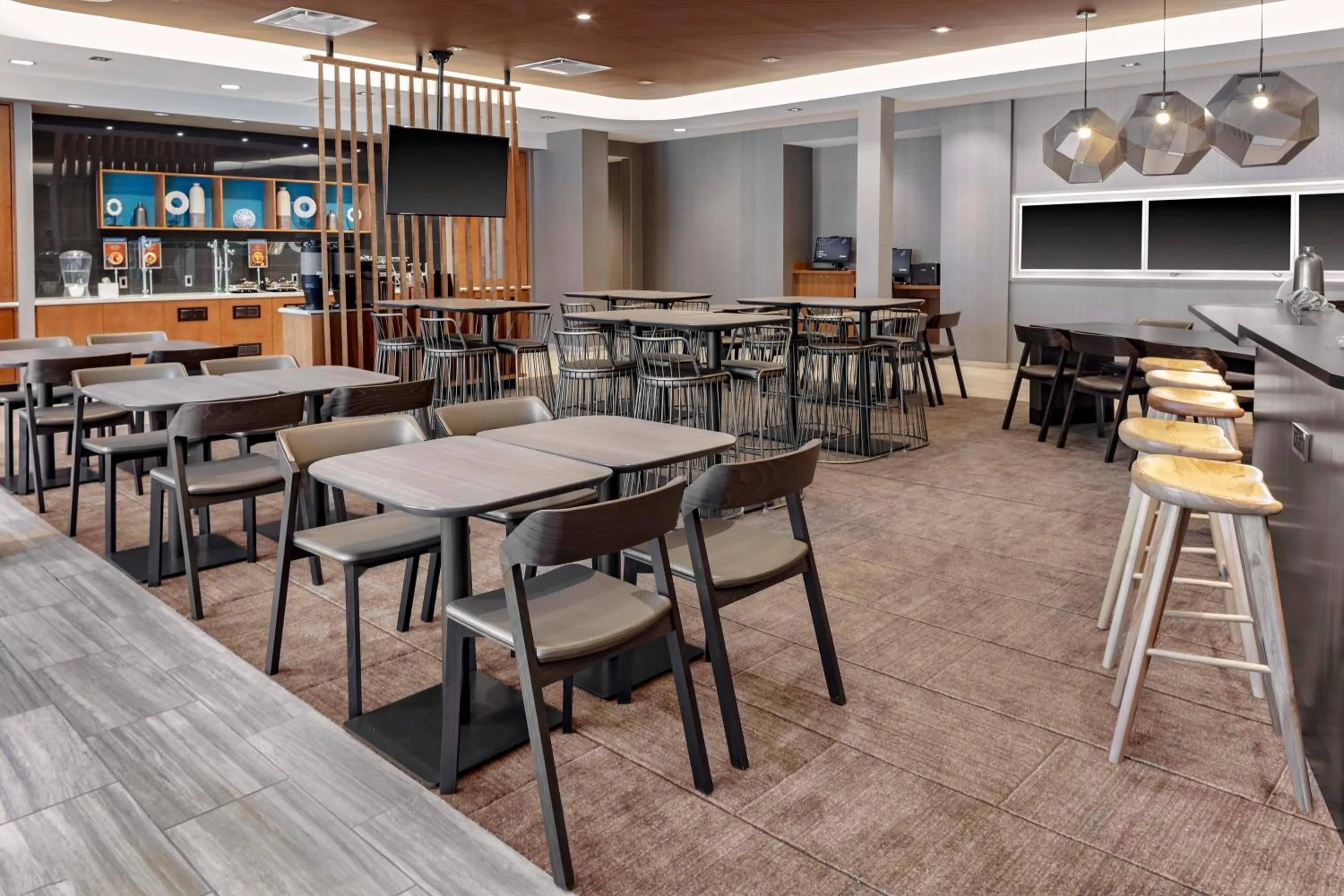 Breakfast in SpringHill Suites by Marriott Kansas City Plaza