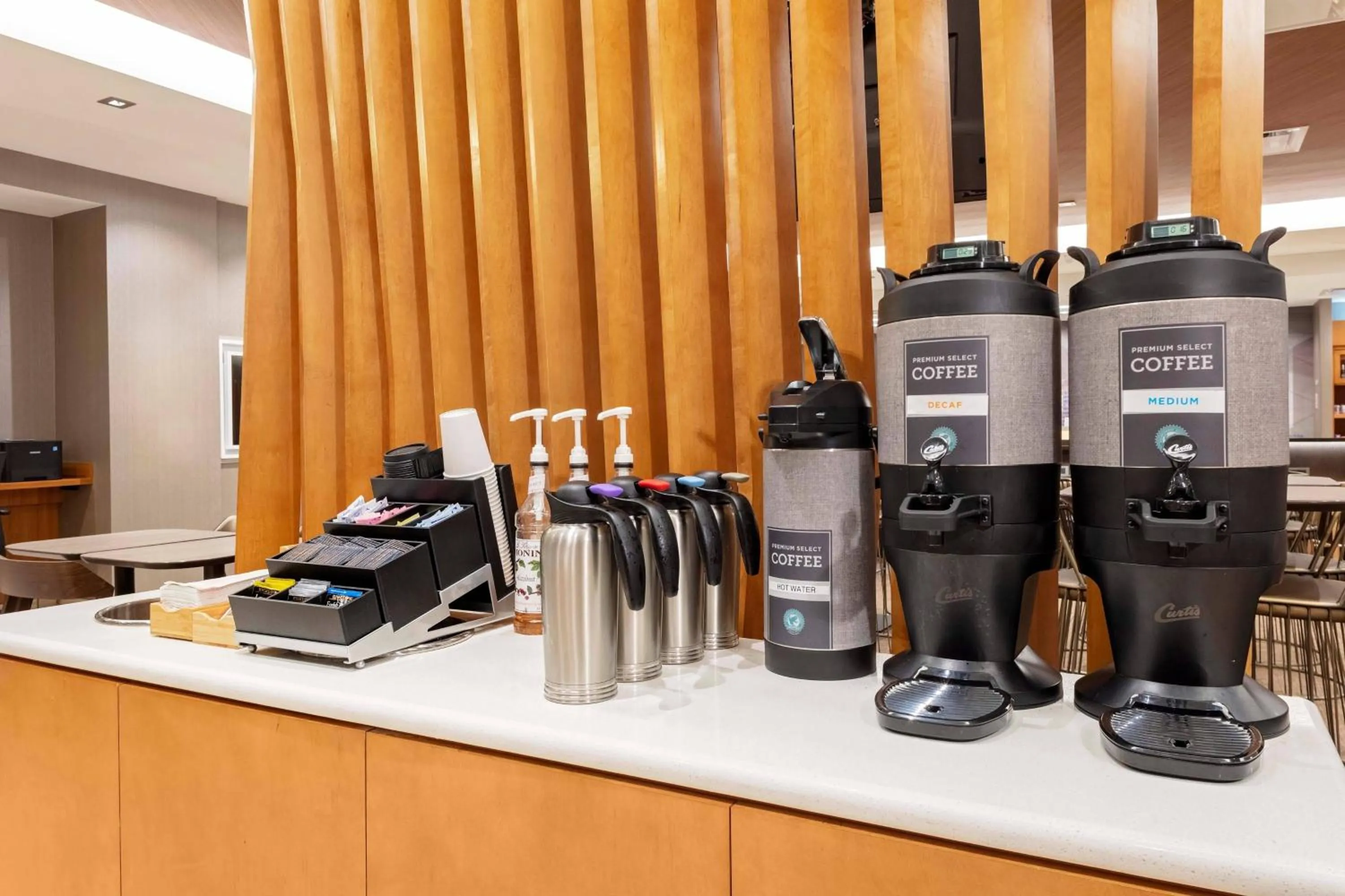 Restaurant/places to eat in SpringHill Suites by Marriott Kansas City Plaza