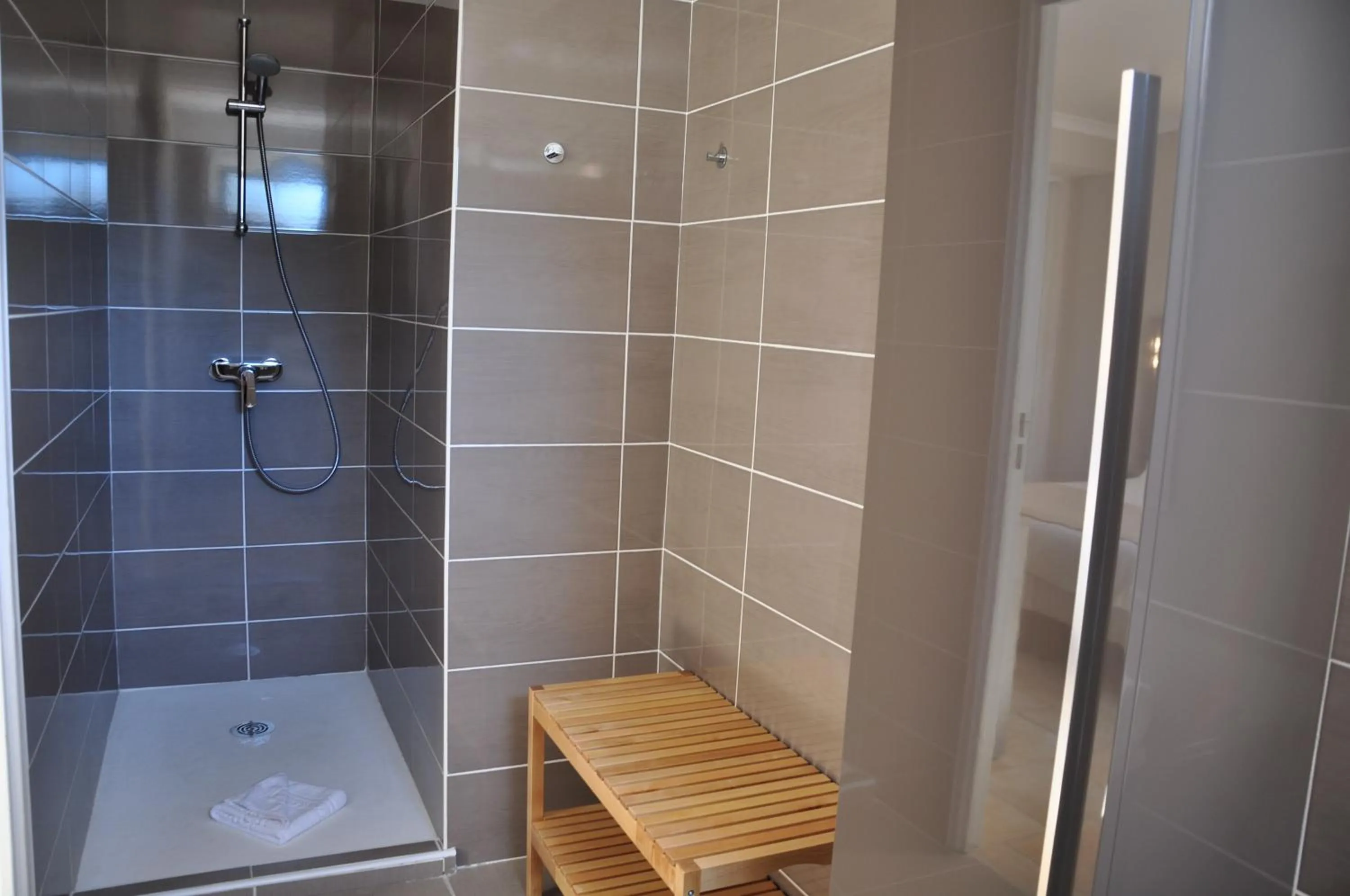 Shower in Hotel de la Plage