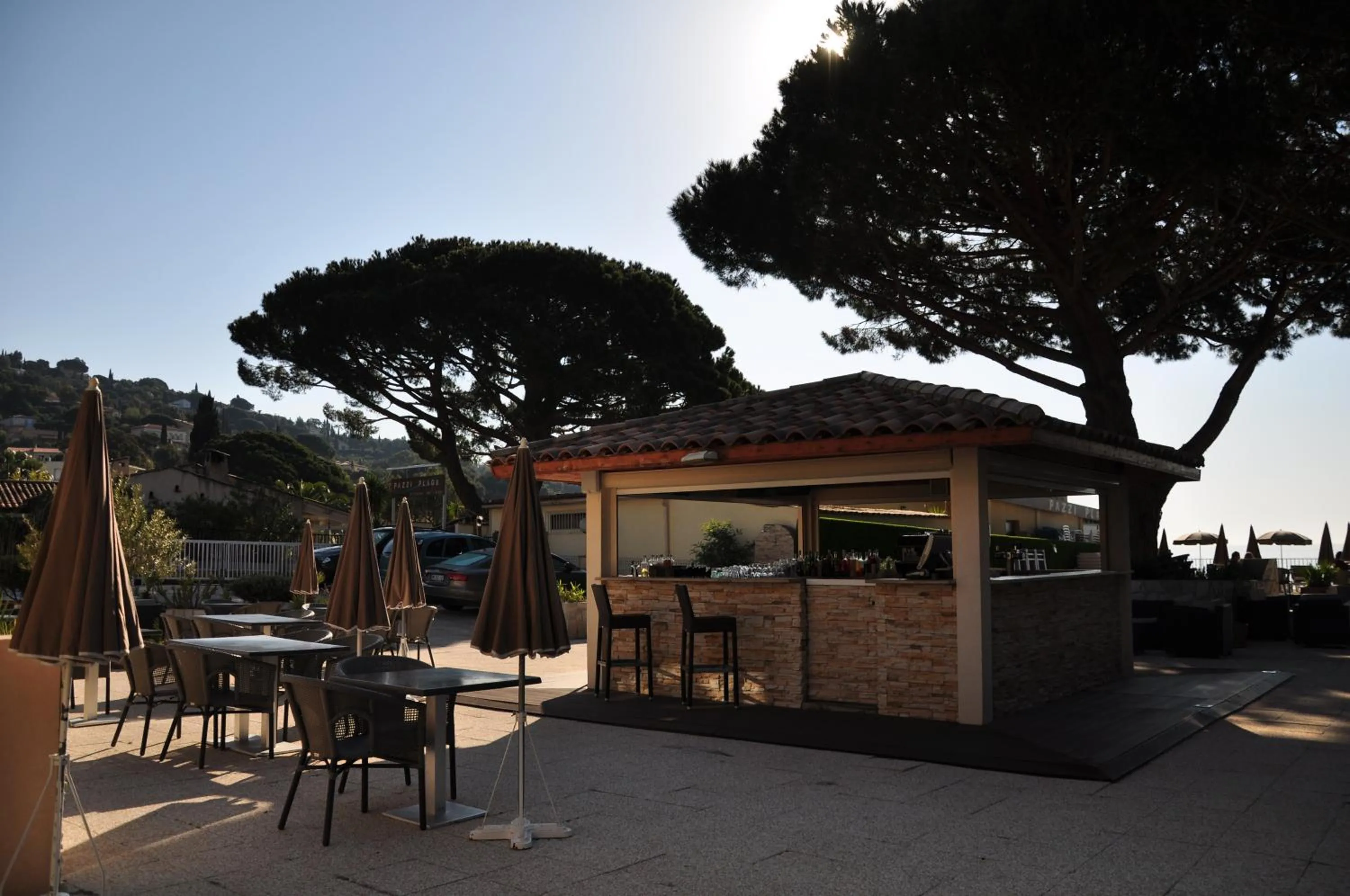 Restaurant/places to eat in Hotel de la Plage