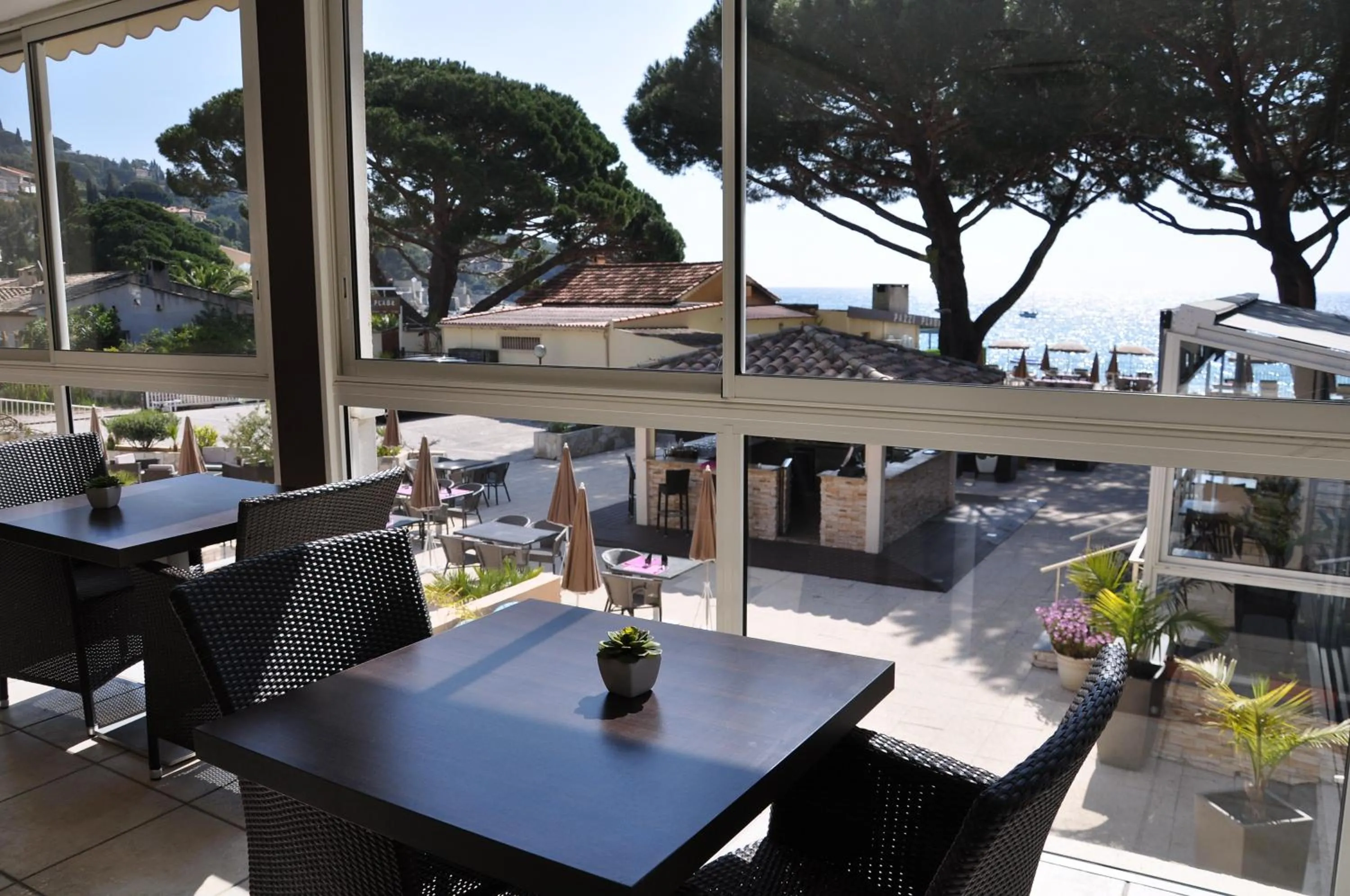 Restaurant/places to eat in Hotel de la Plage