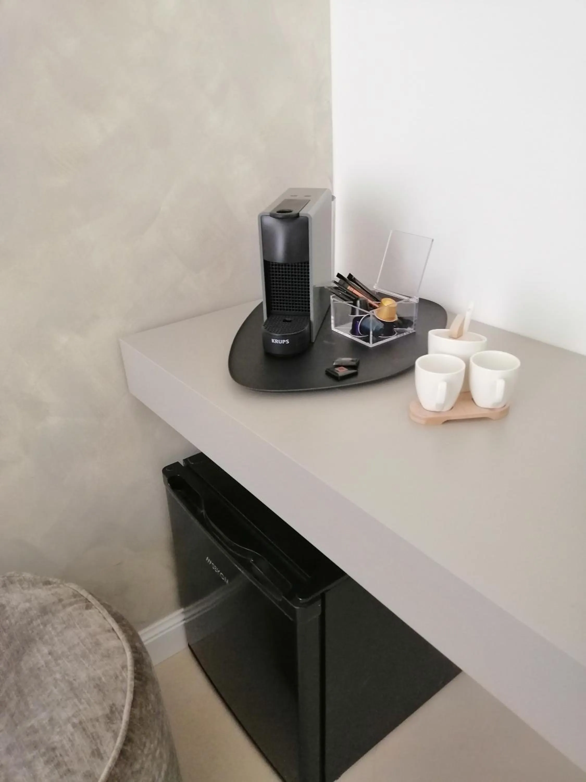 Coffee/tea facilities in BARI 102