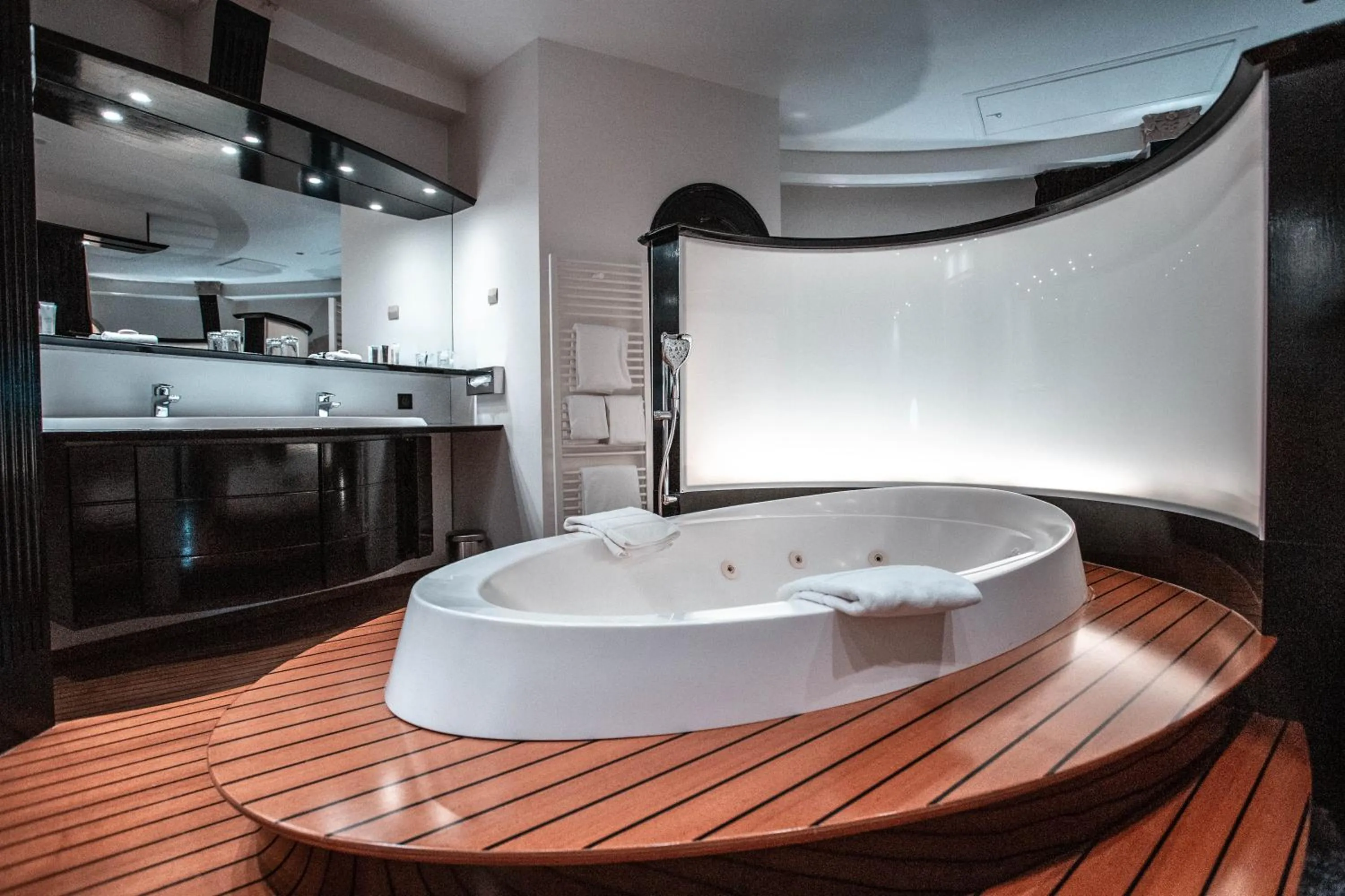 Bathroom in Hôtel Carlton Lille