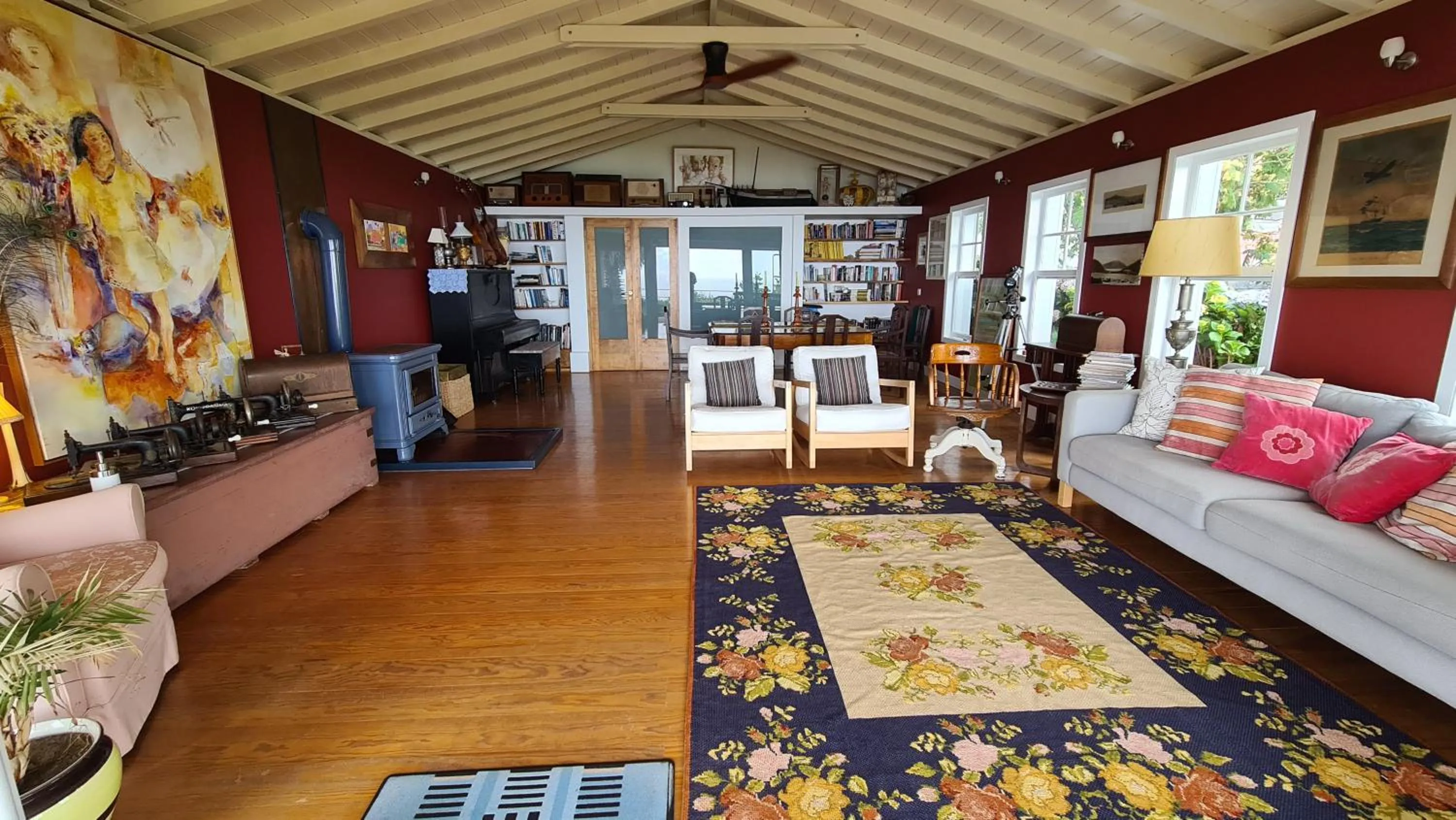 Library in Quinta da Meia Eira