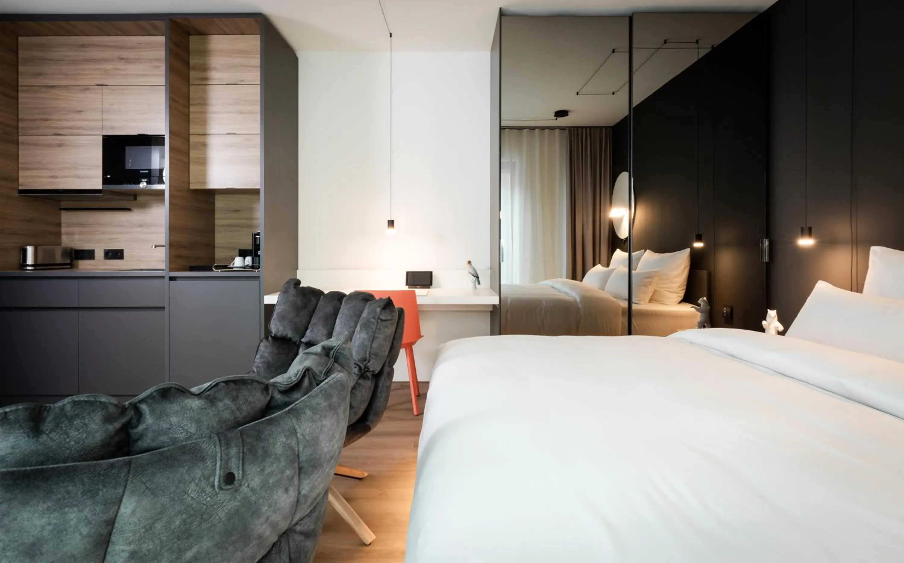 Coffee/tea facilities, Bed in KPM Hotel & Residences Berlin, a Member of Design Hotels