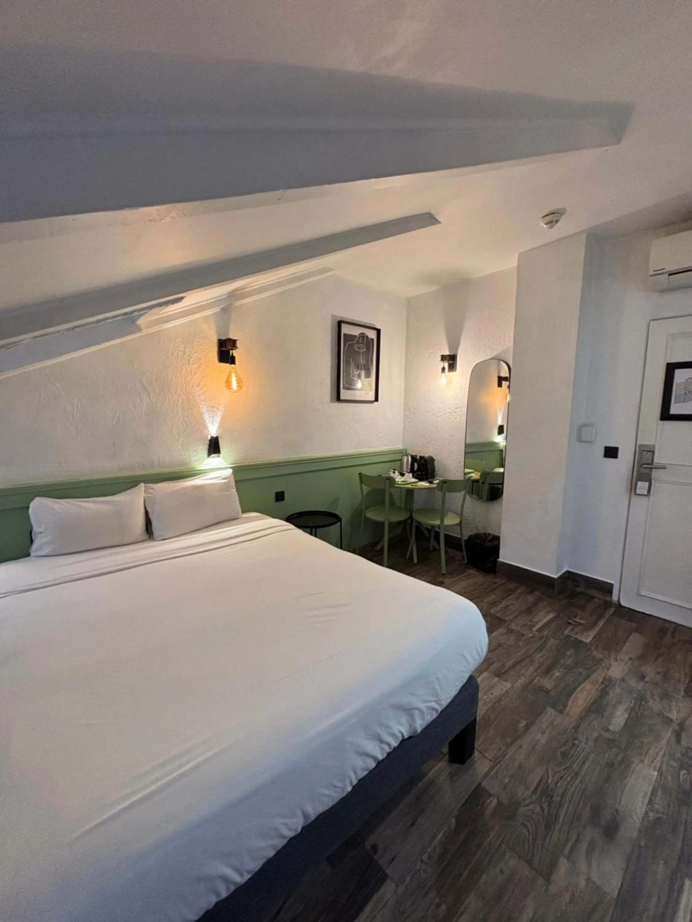 Bed in Hotel de Berne