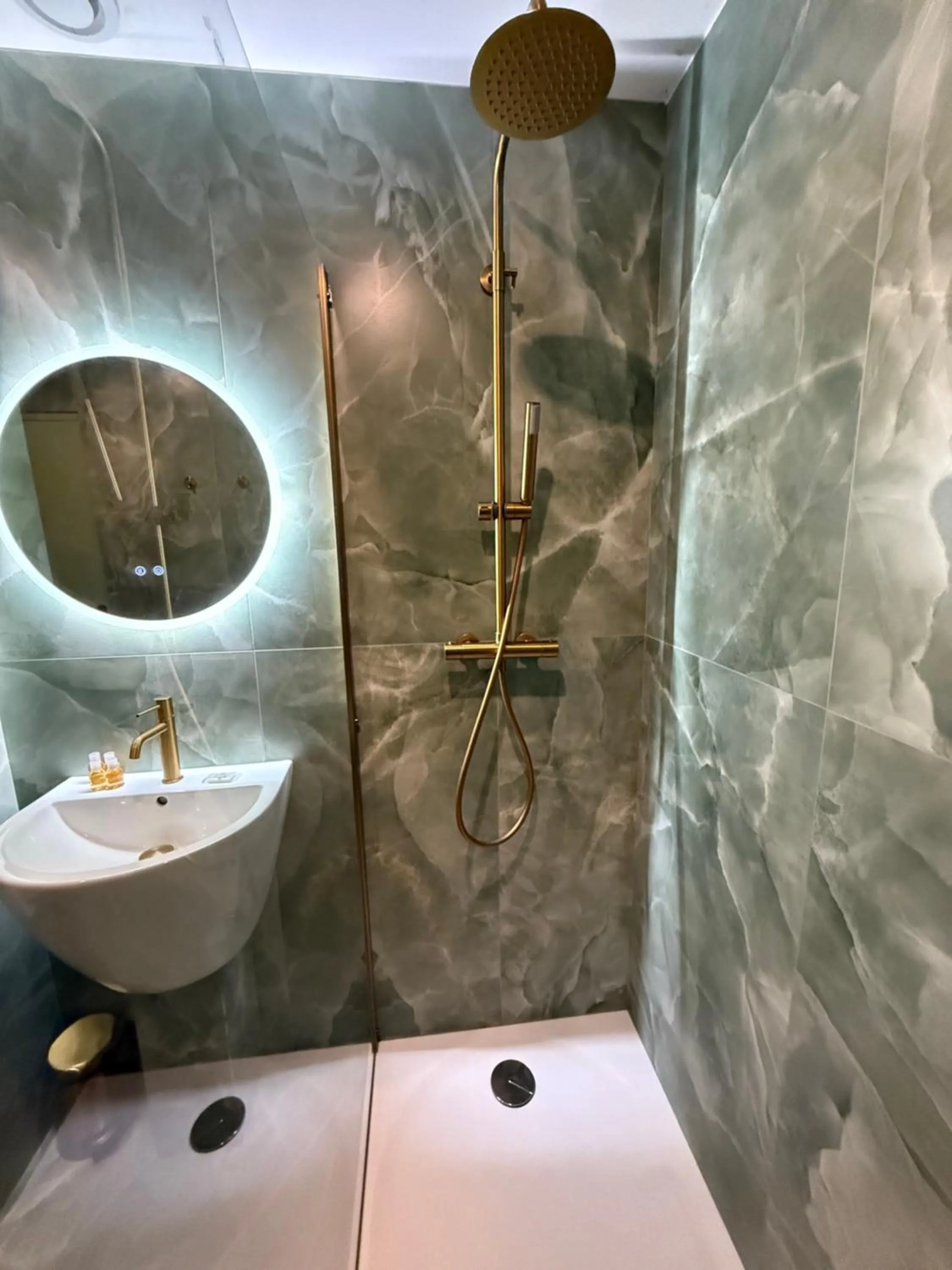 Bathroom in Hotel de Berne