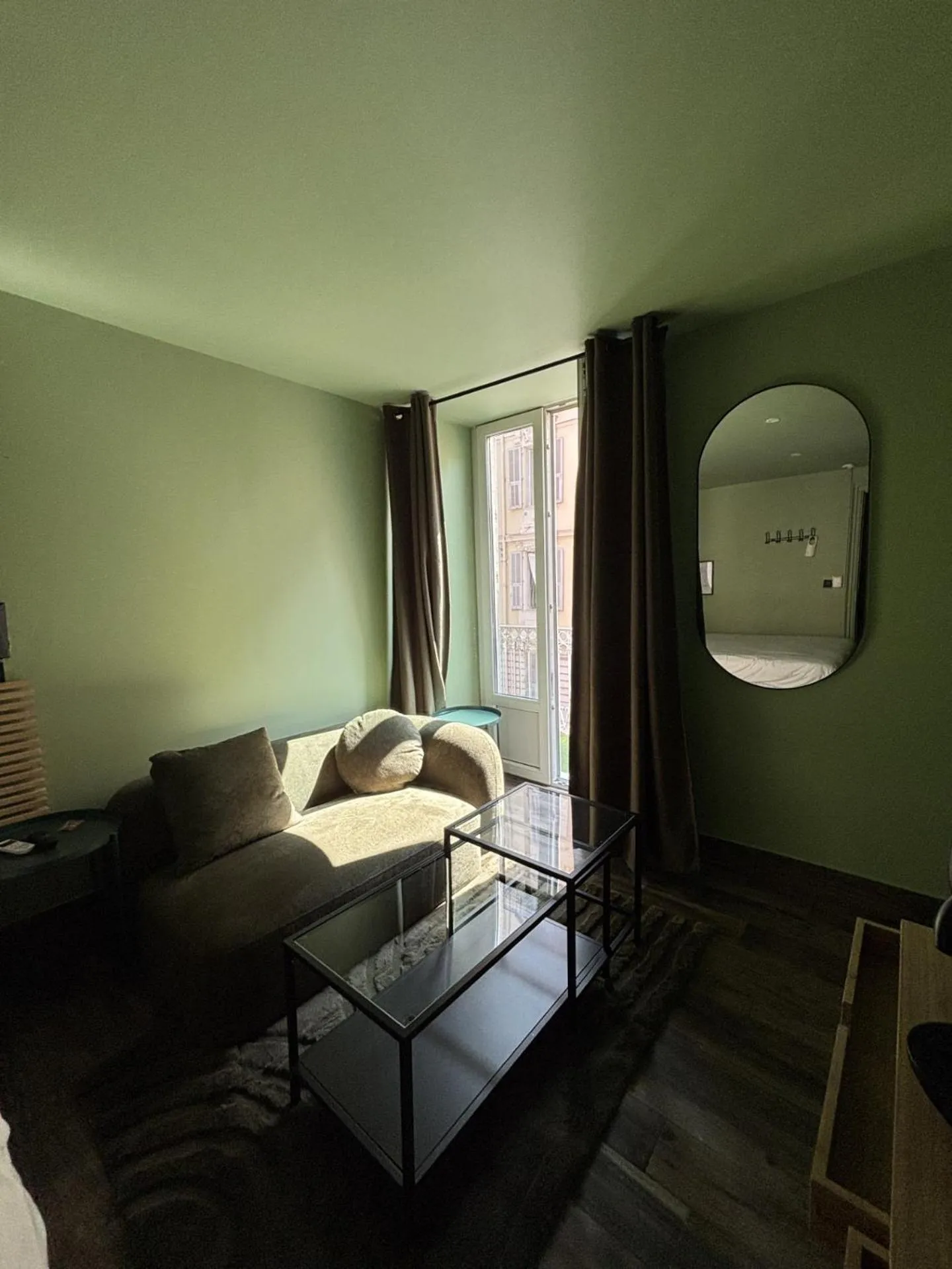 Living room, Bed in Hotel de Berne