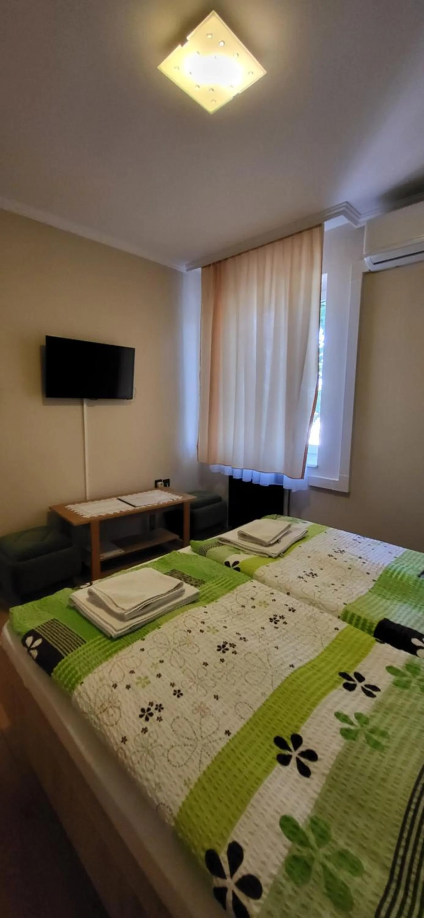 Bed in Hotel Orchidea