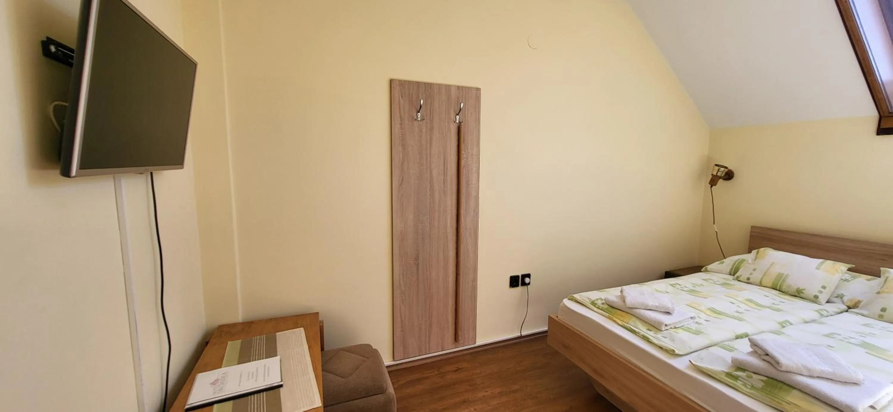 Bed in Hotel Orchidea