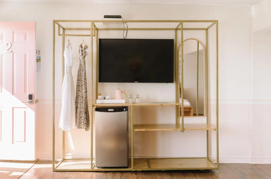 The June Motel, Prince Edward County