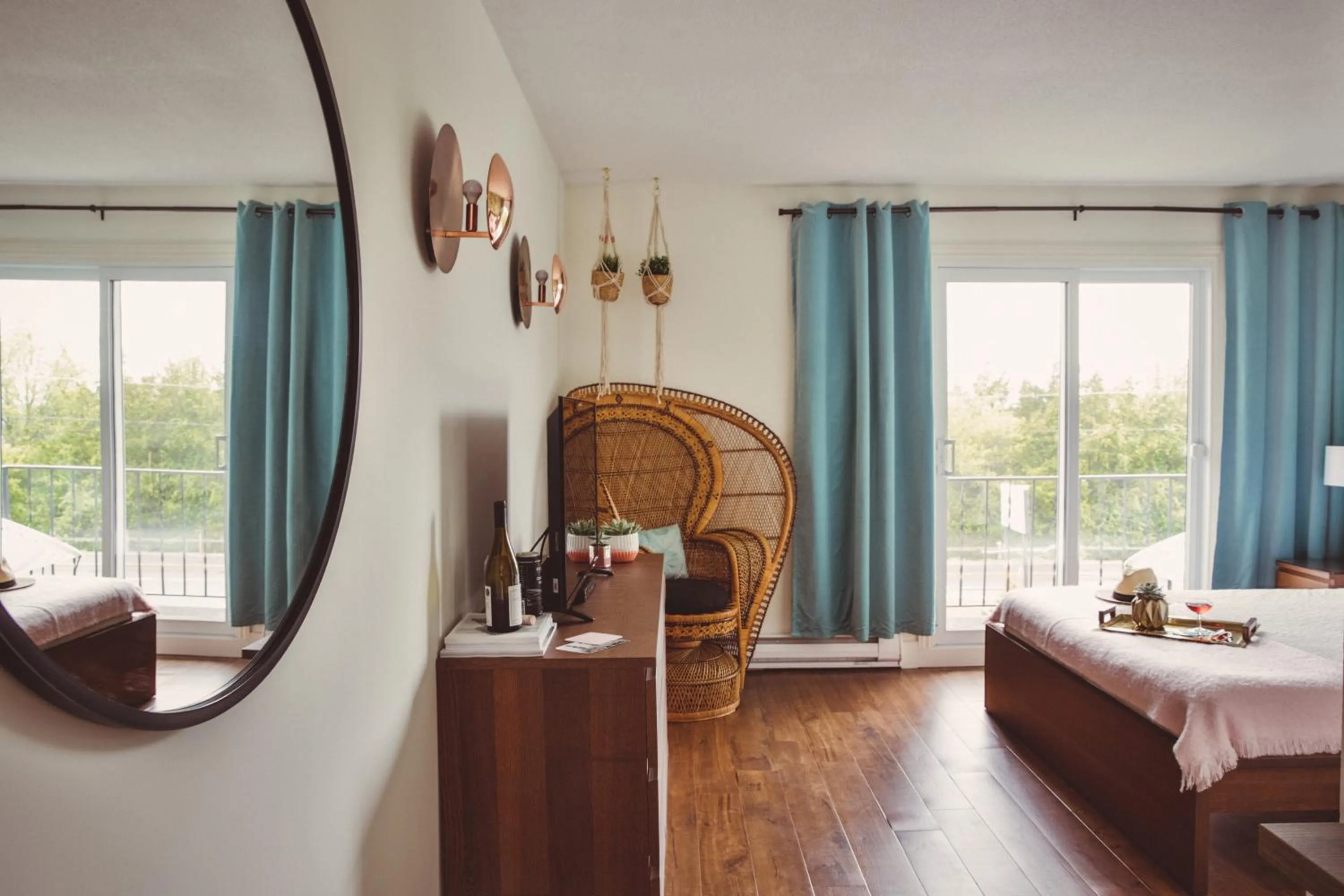 Patio, Bed in The June Motel, Prince Edward County