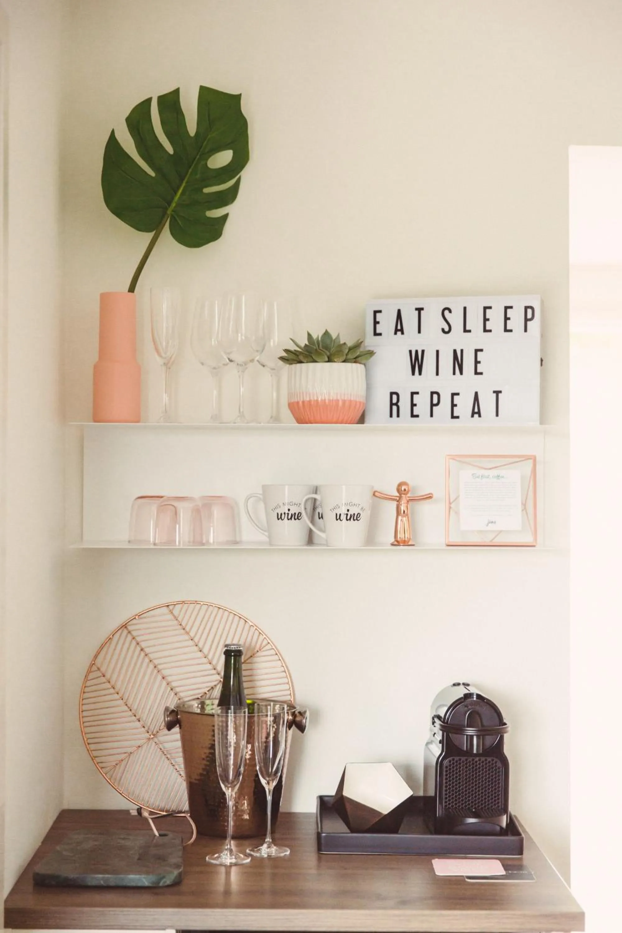 Coffee/tea facilities in The June Motel, Prince Edward County