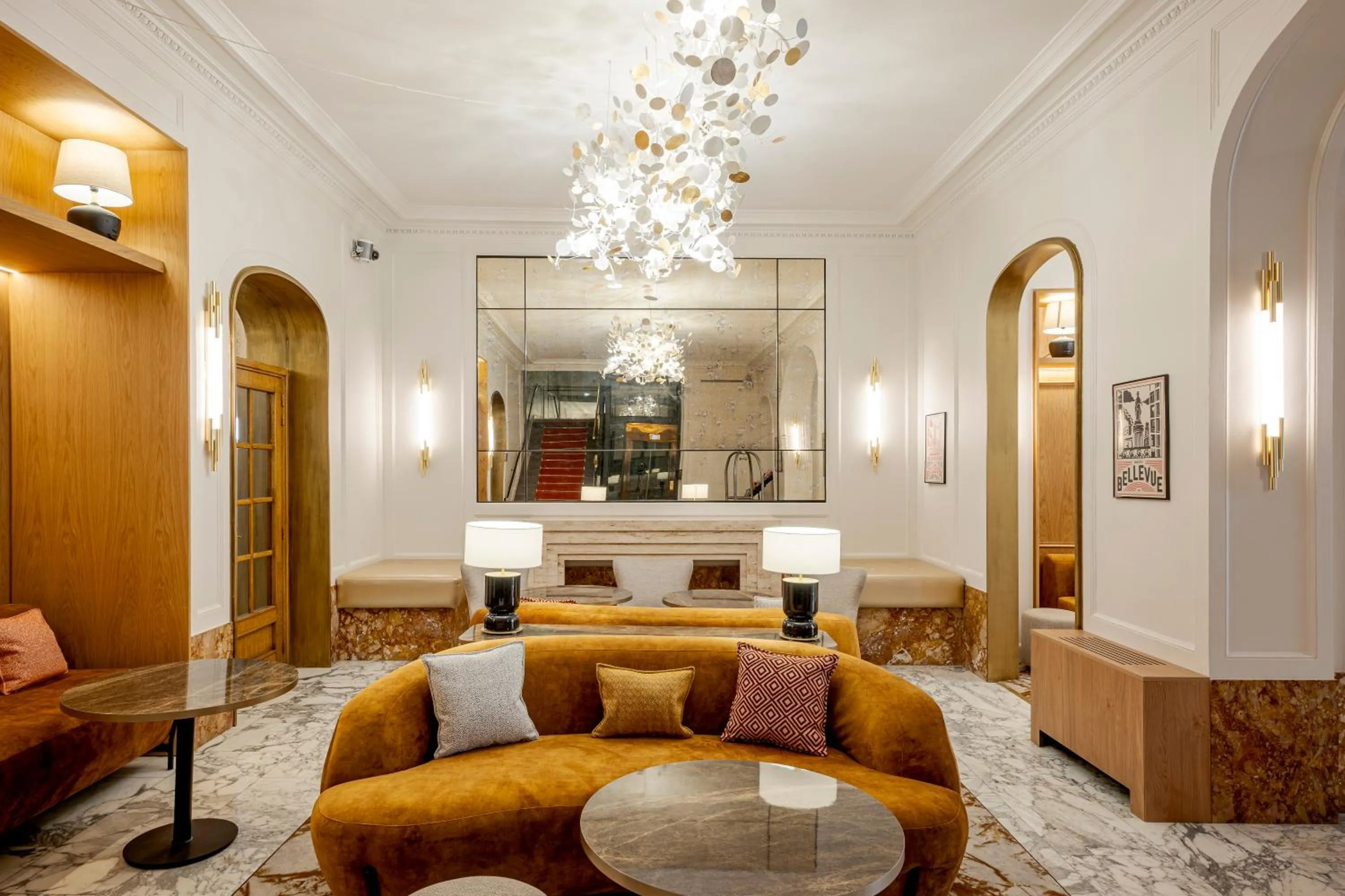 Property building, Bed in Grand Hotel Bellevue - Grand Place