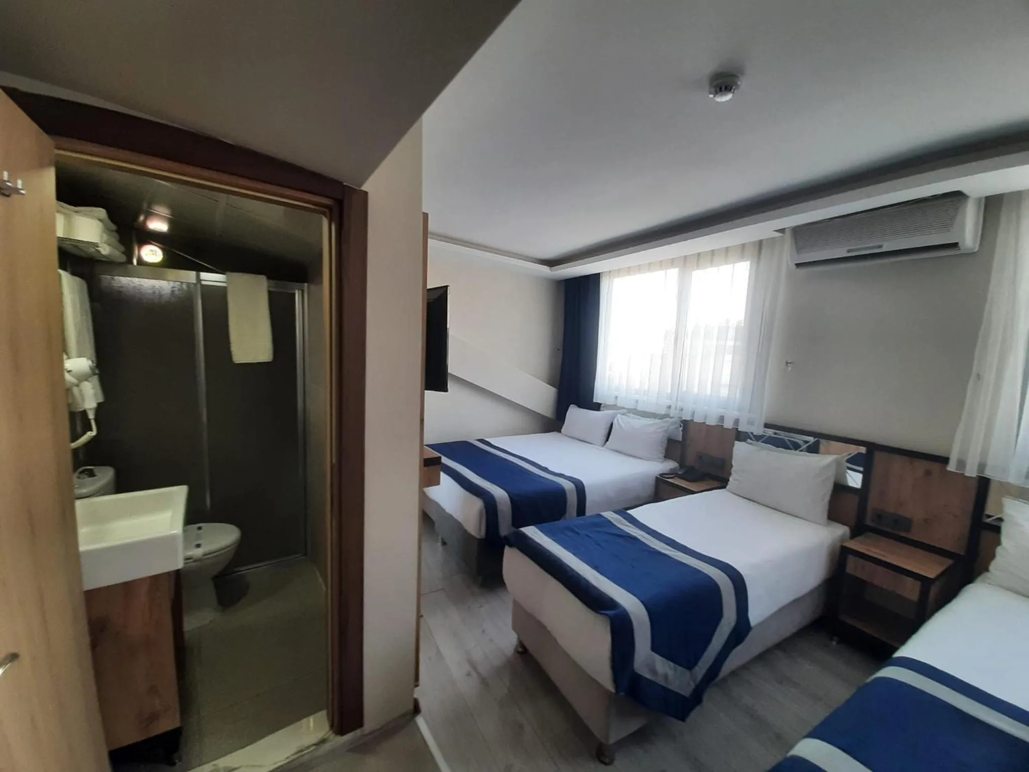 Photo of the whole room, Bed in Vizyon Hotel - Old City