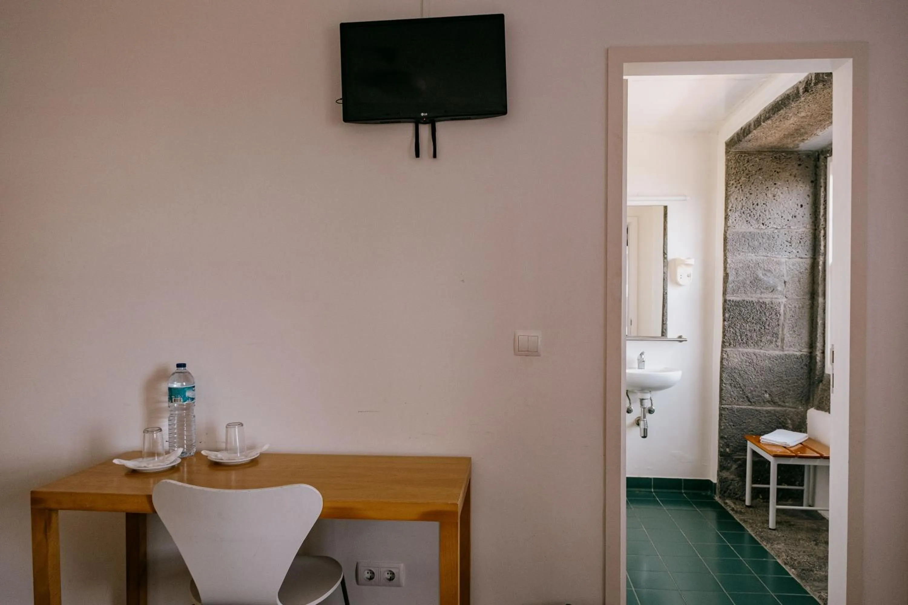 Bathroom in Azores Youth Hostels - Pico